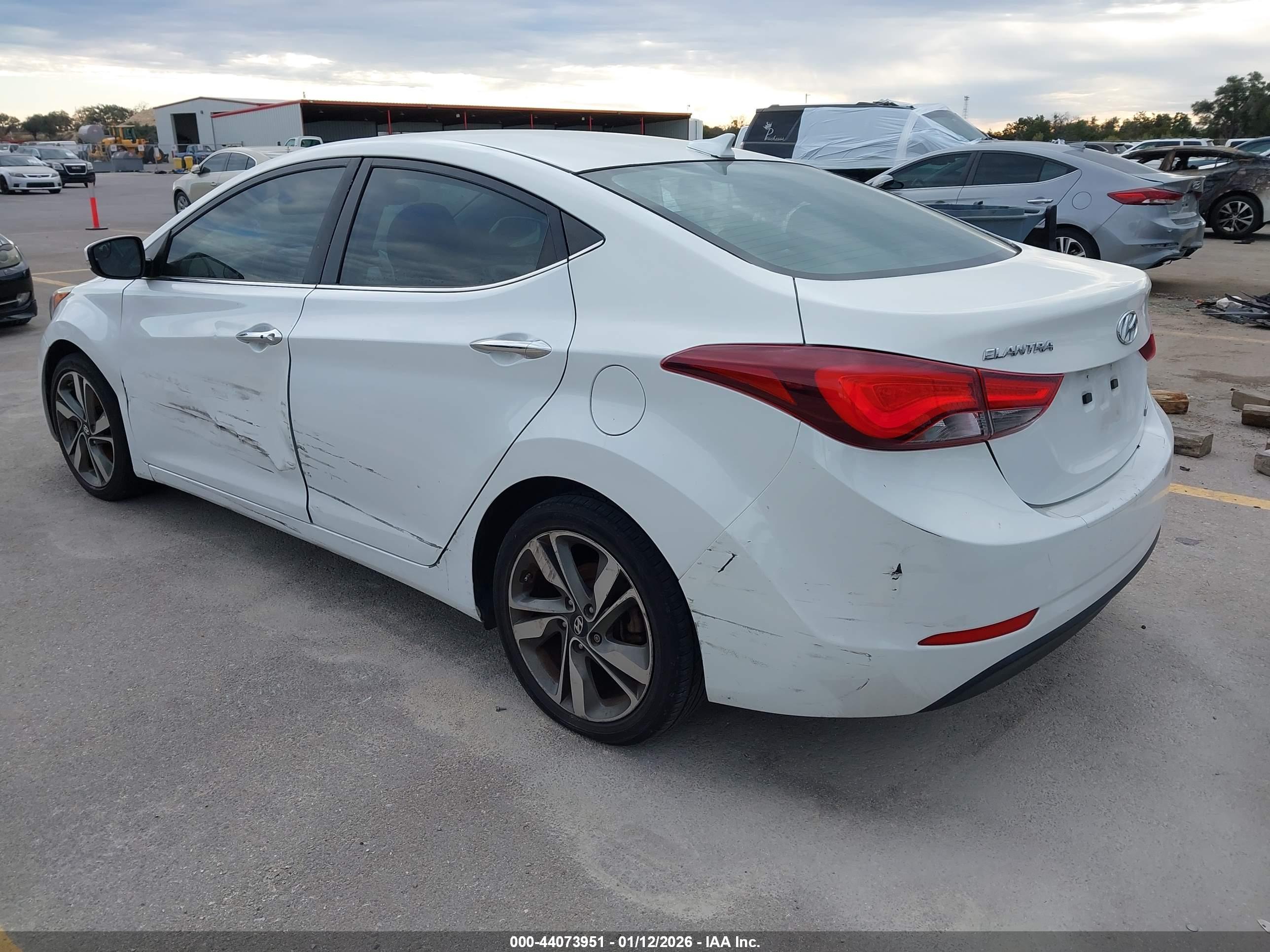 HYUNDAI ELANTRA image 3