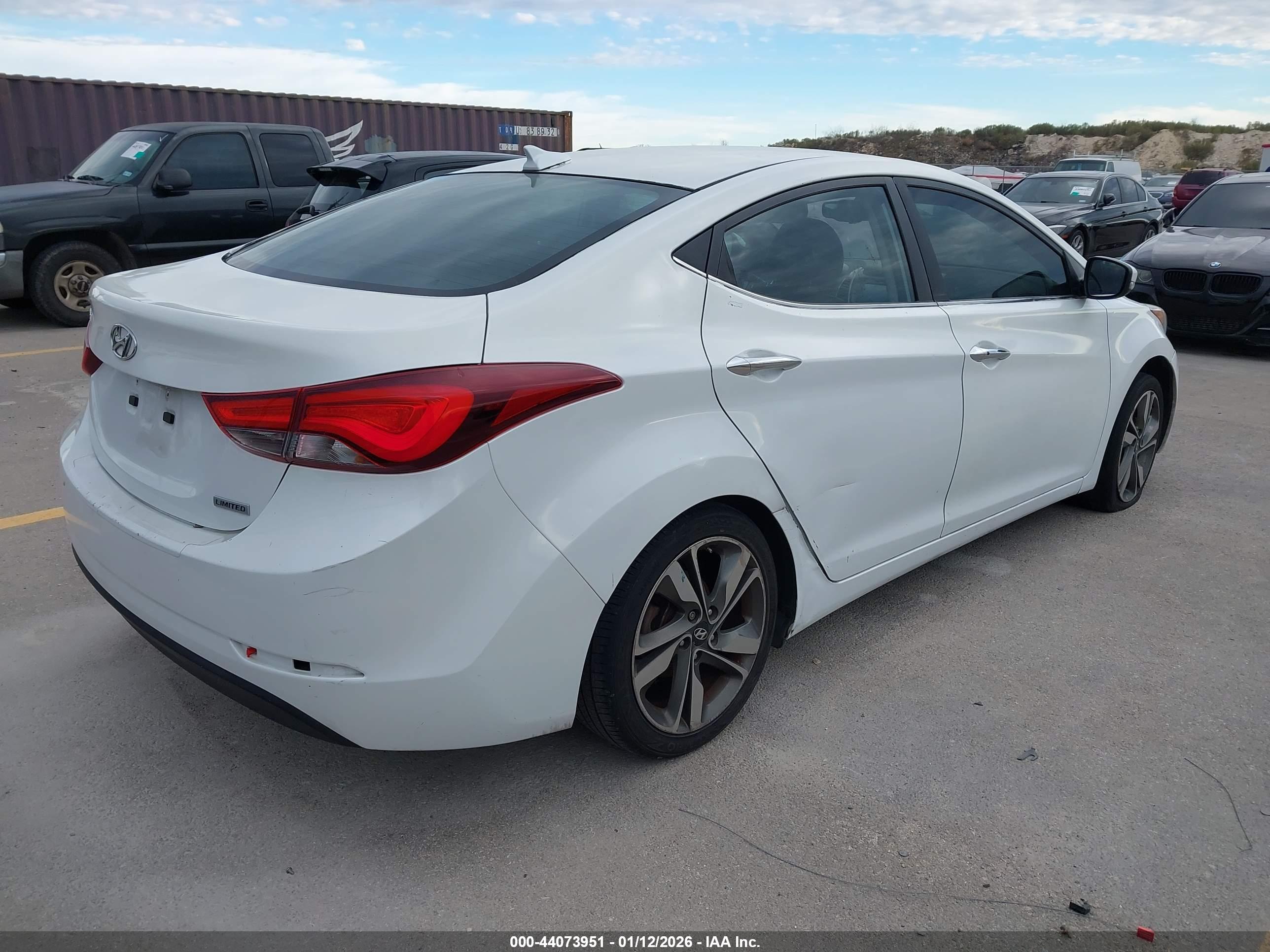 HYUNDAI ELANTRA image 4