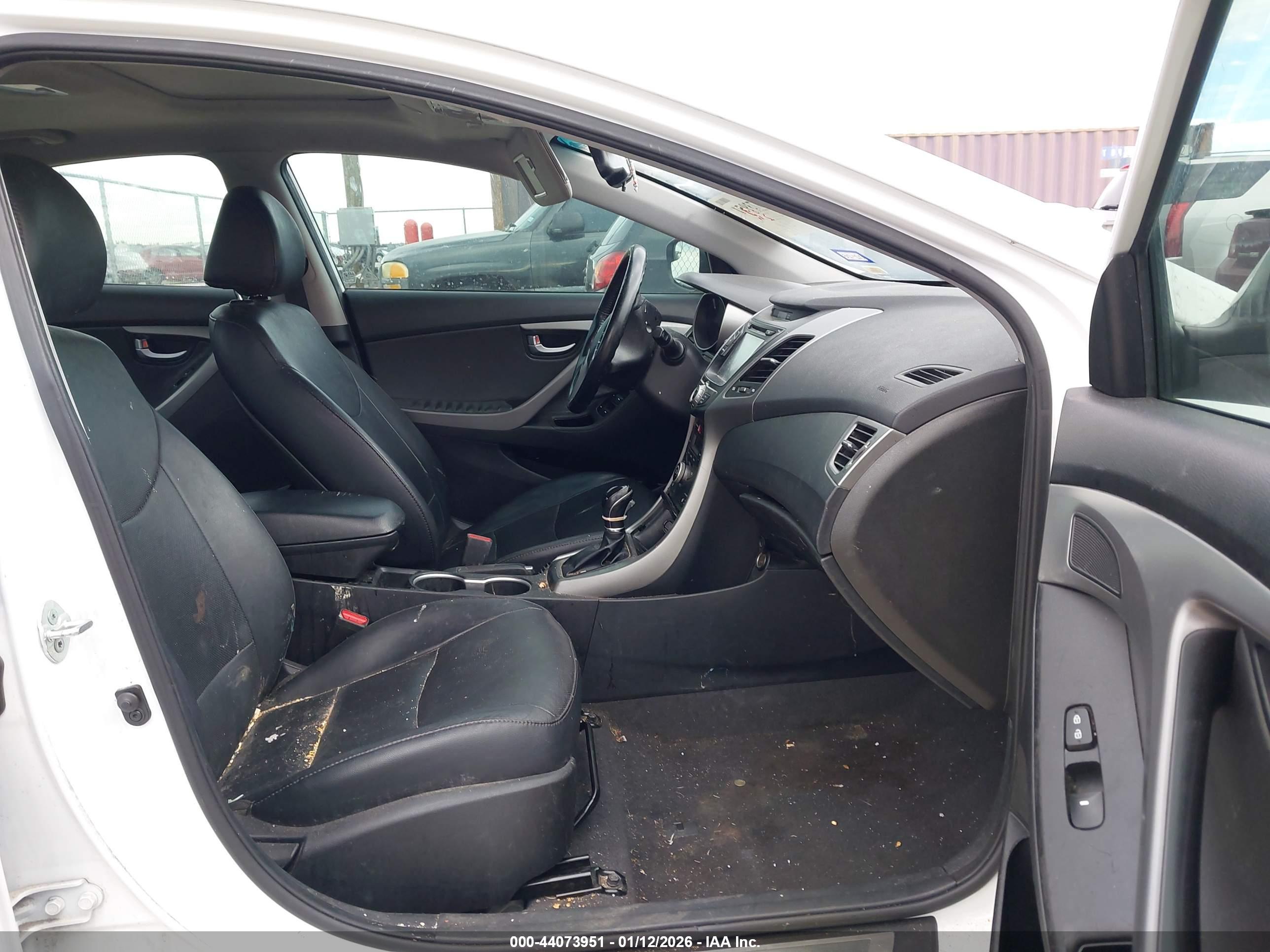 HYUNDAI ELANTRA image 5