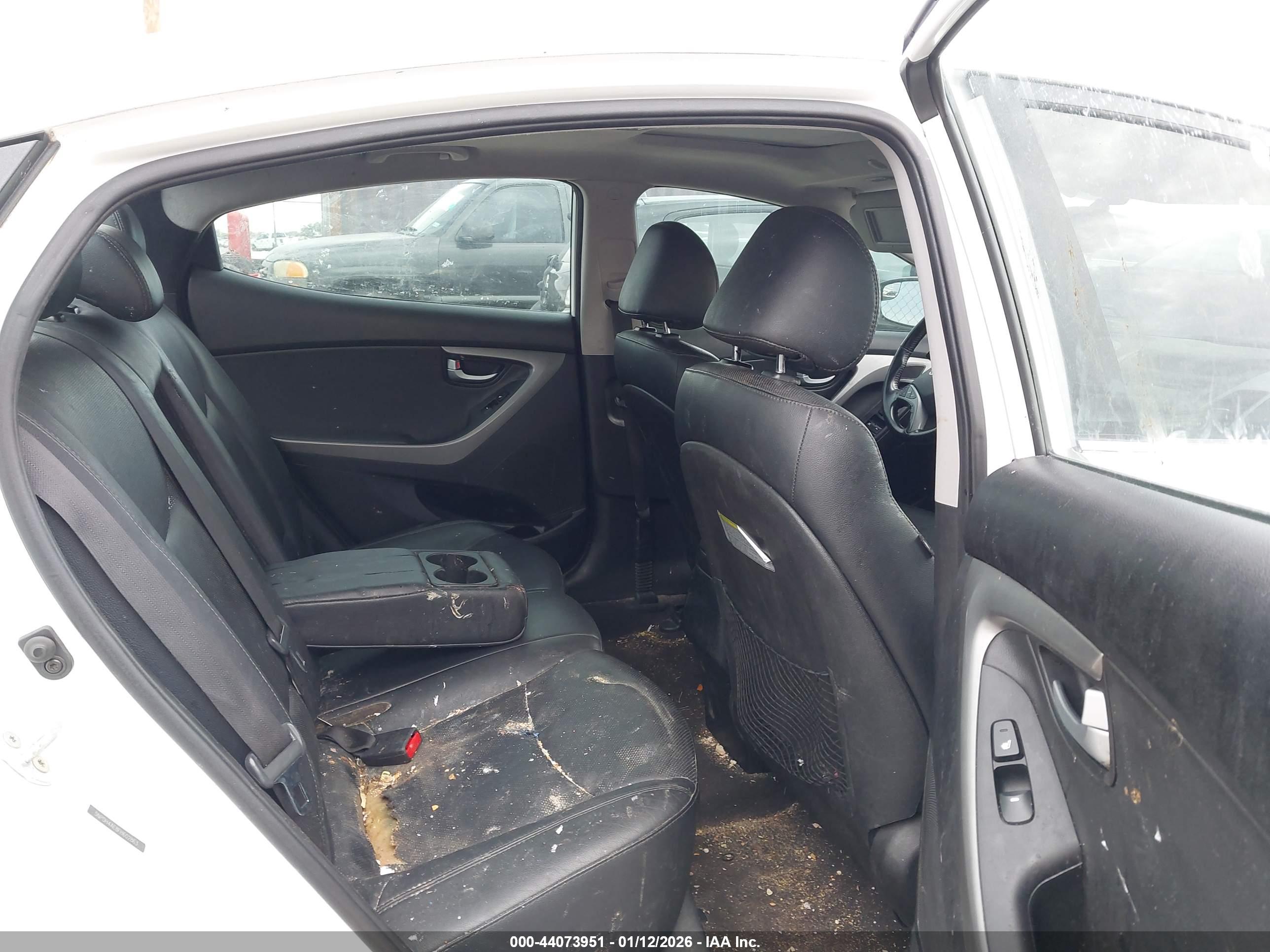 HYUNDAI ELANTRA image 8