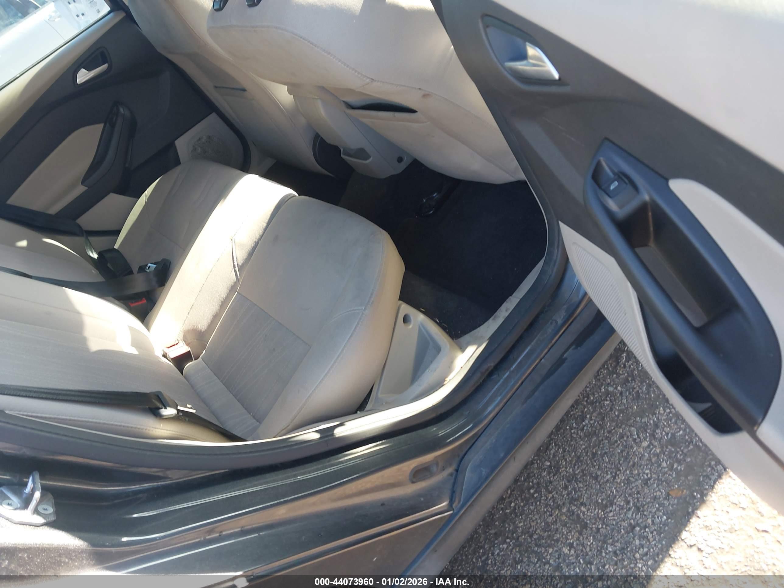 FORD FOCUS image 8