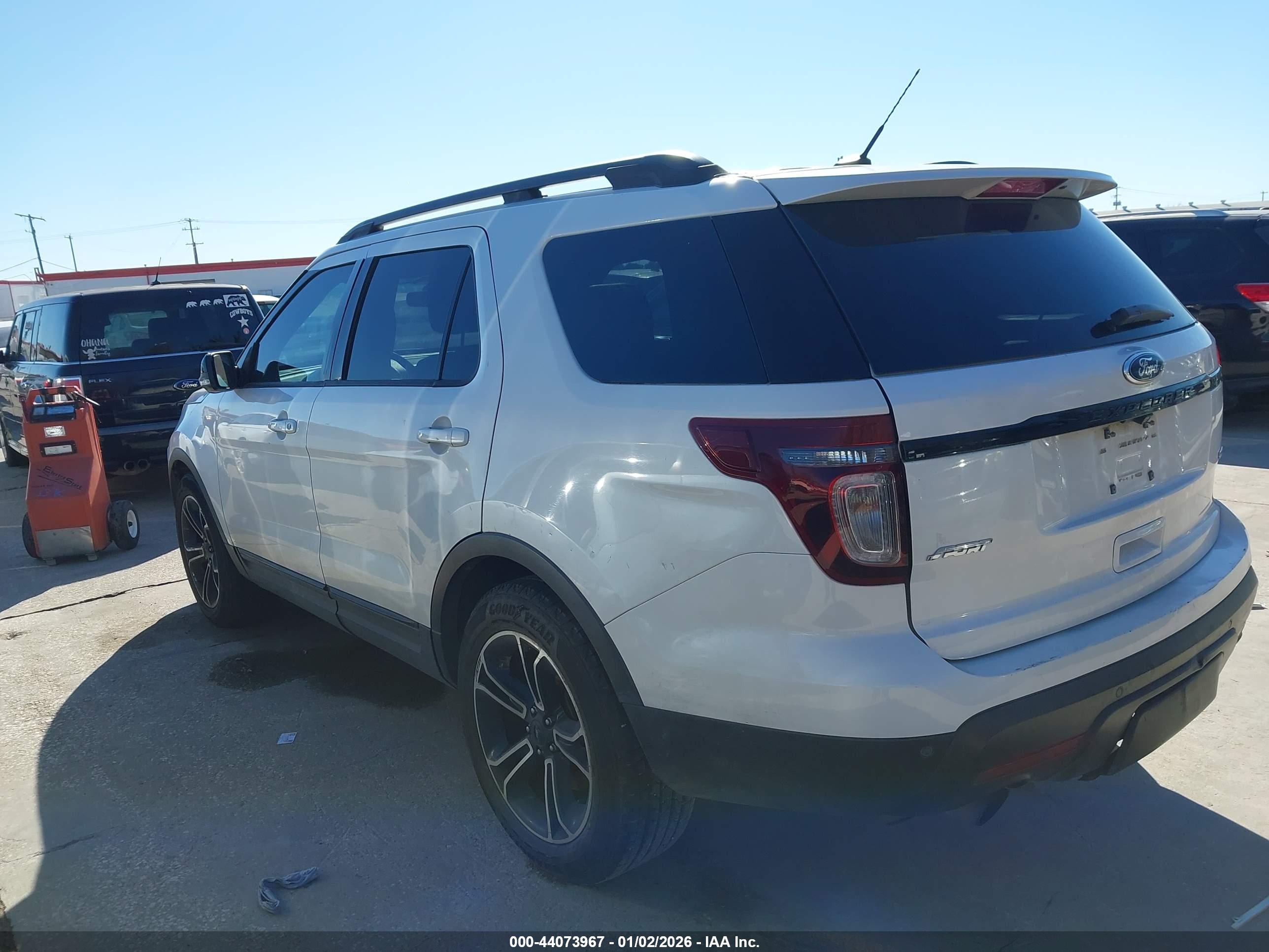 FORD EXPLORER image 3