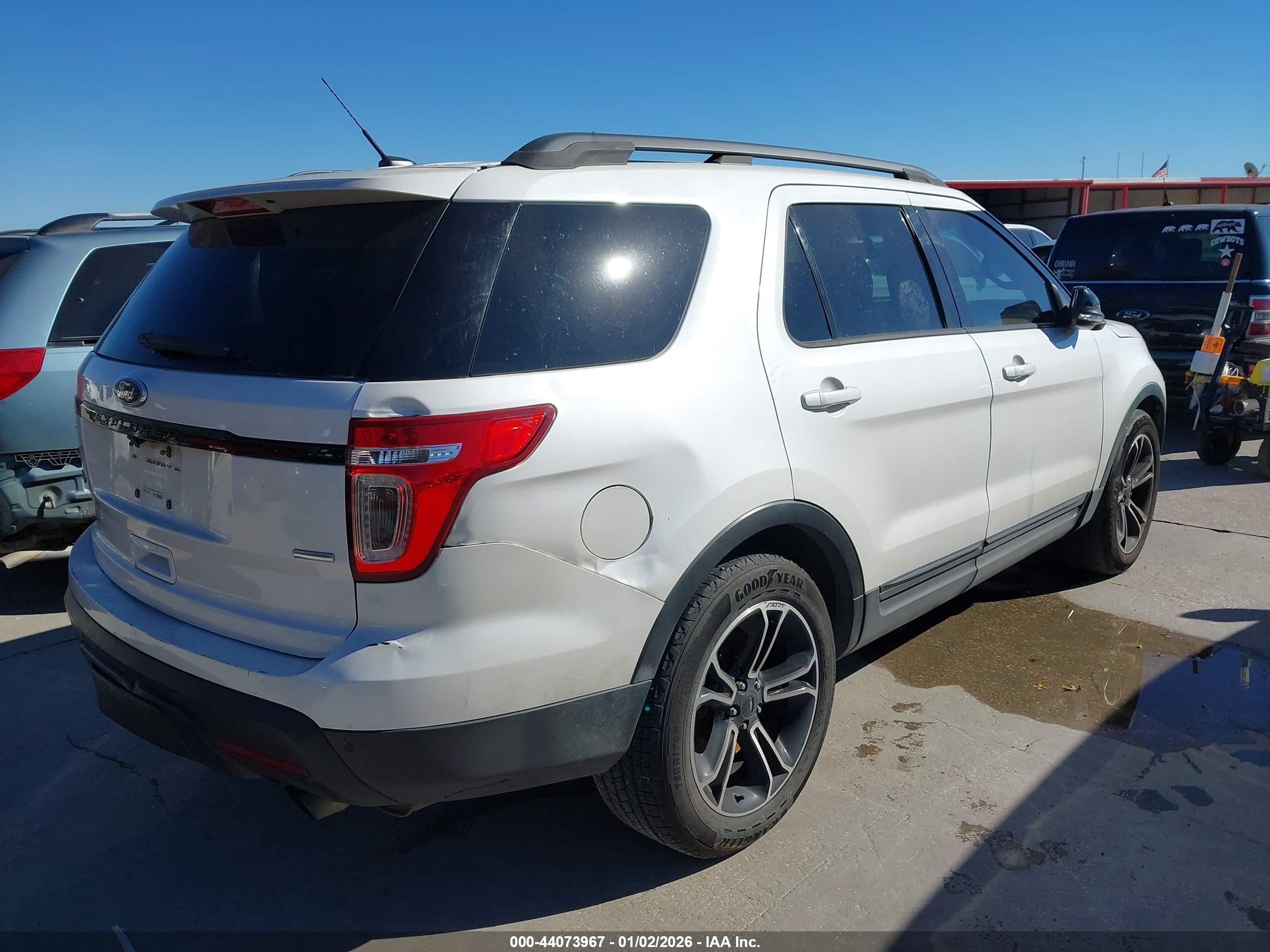 FORD EXPLORER image 4