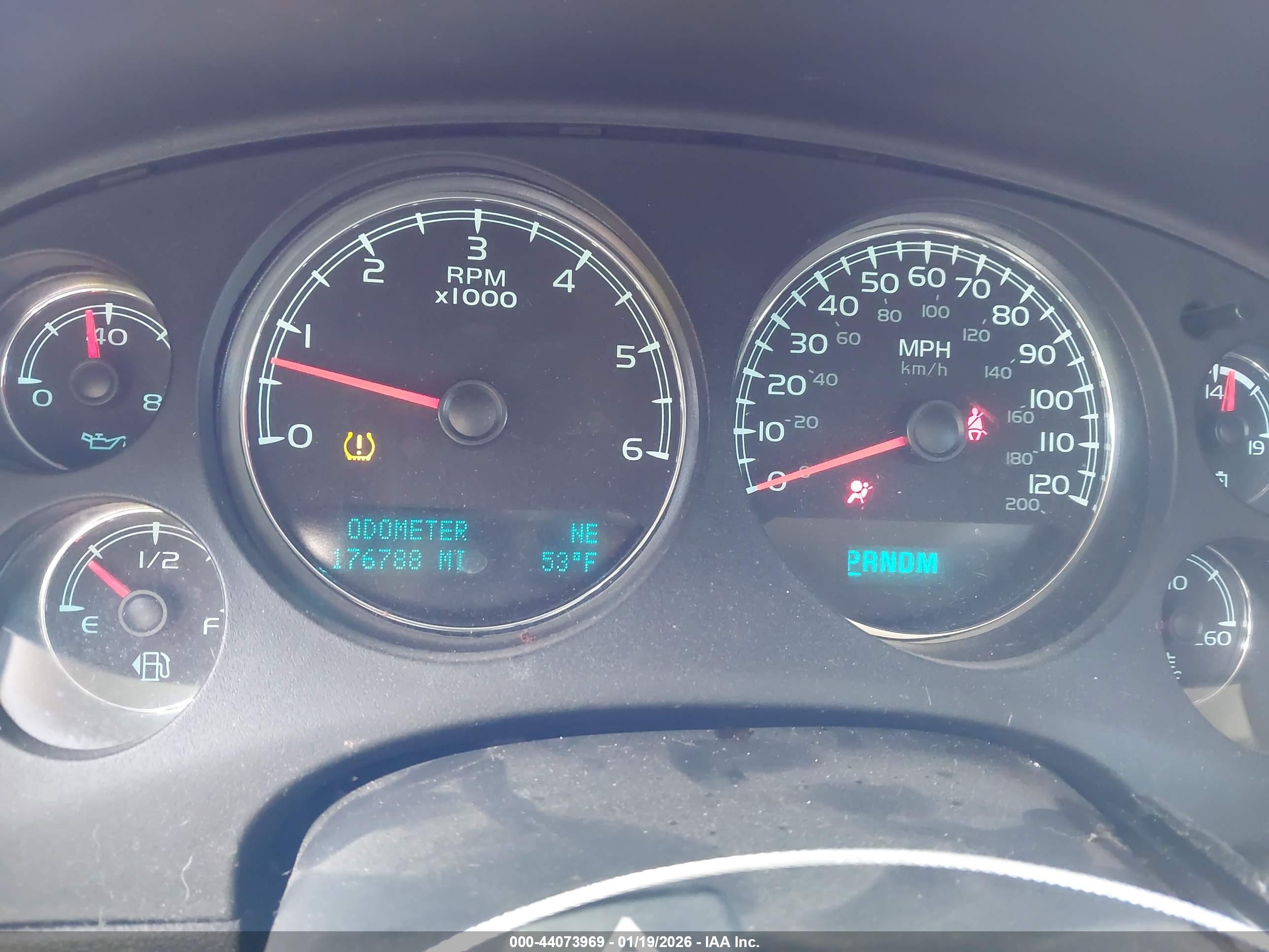 CHEVROLET SUBURBAN image 7