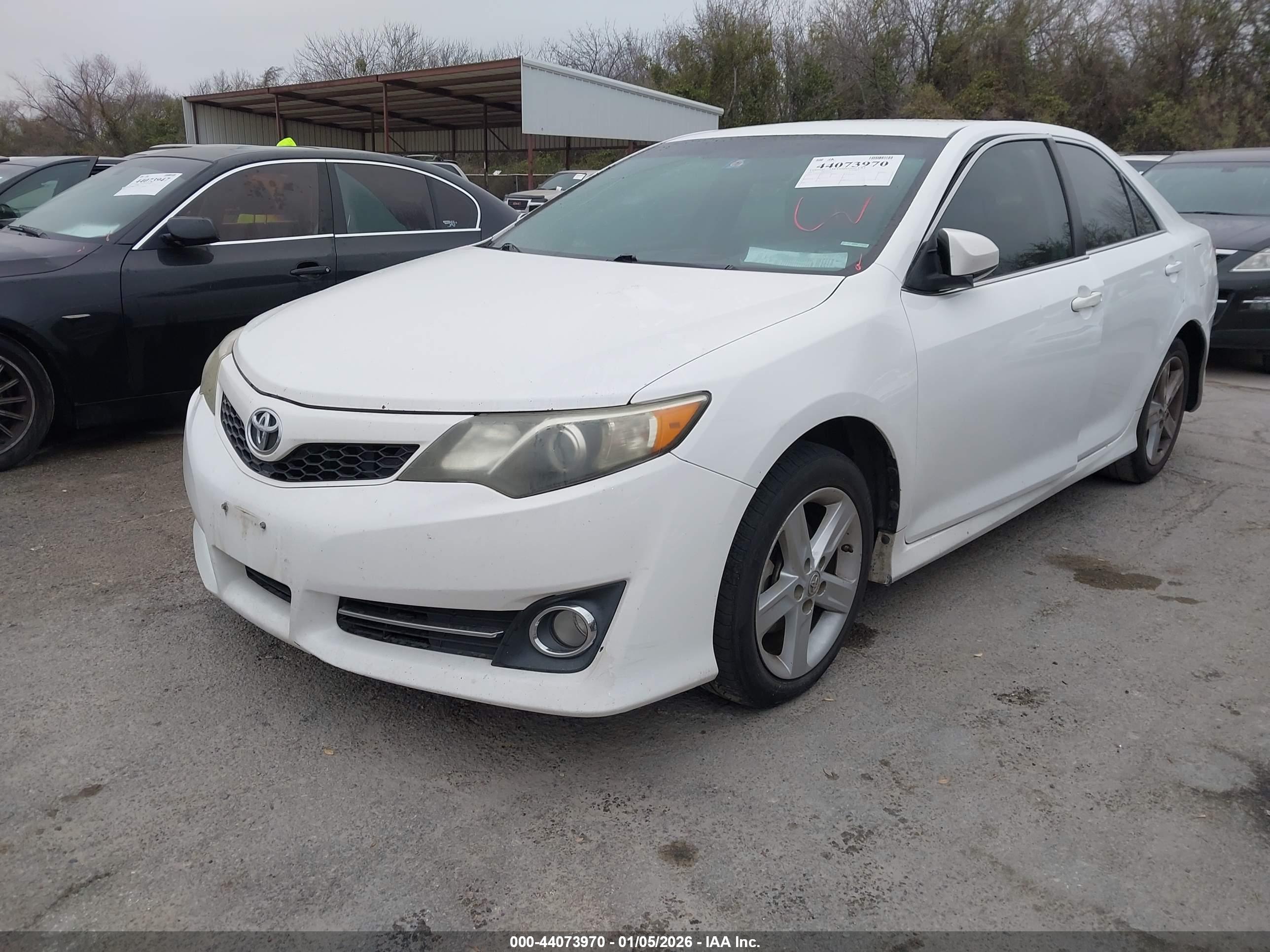 TOYOTA CAMRY image 2