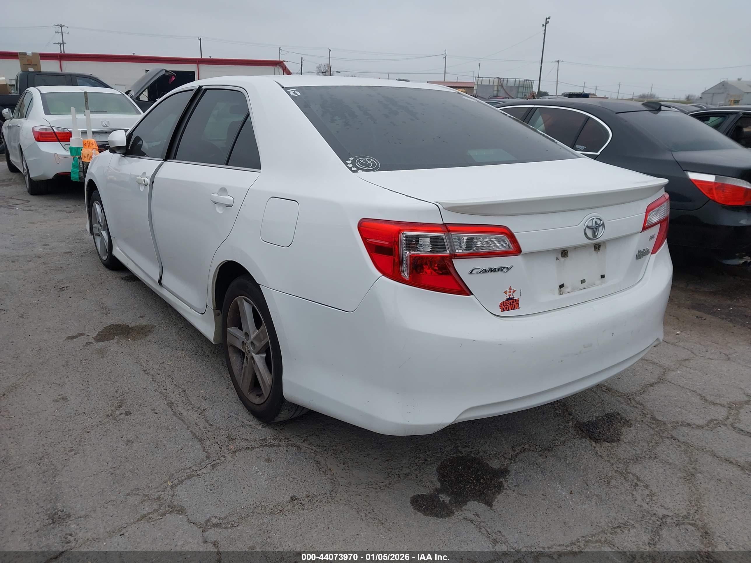 TOYOTA CAMRY image 3