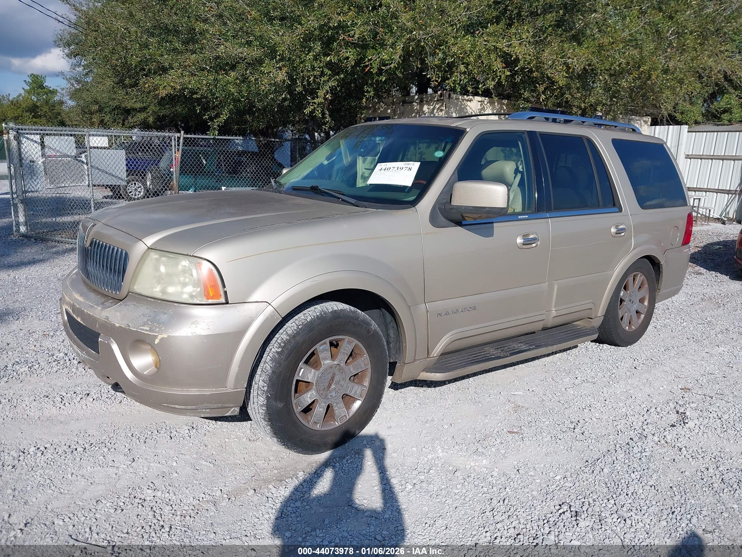 LINCOLN NAVIGATOR image 2