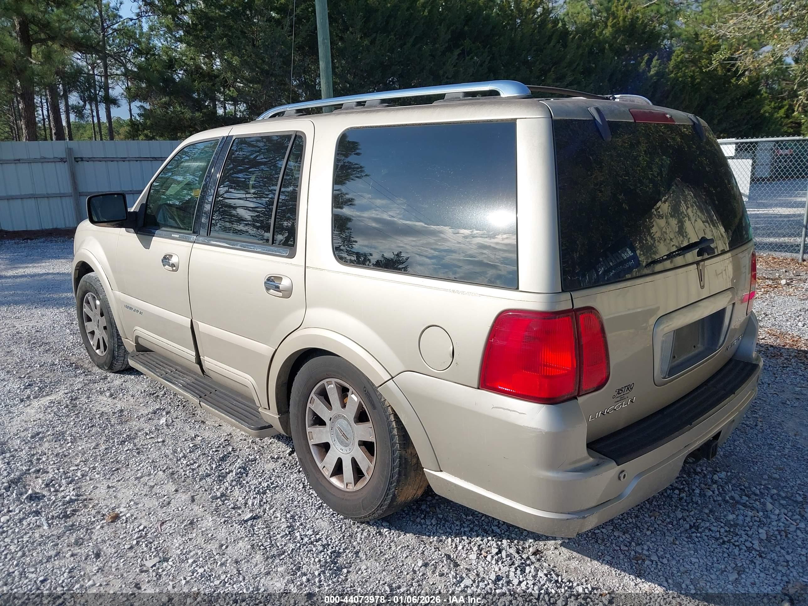 LINCOLN NAVIGATOR image 3