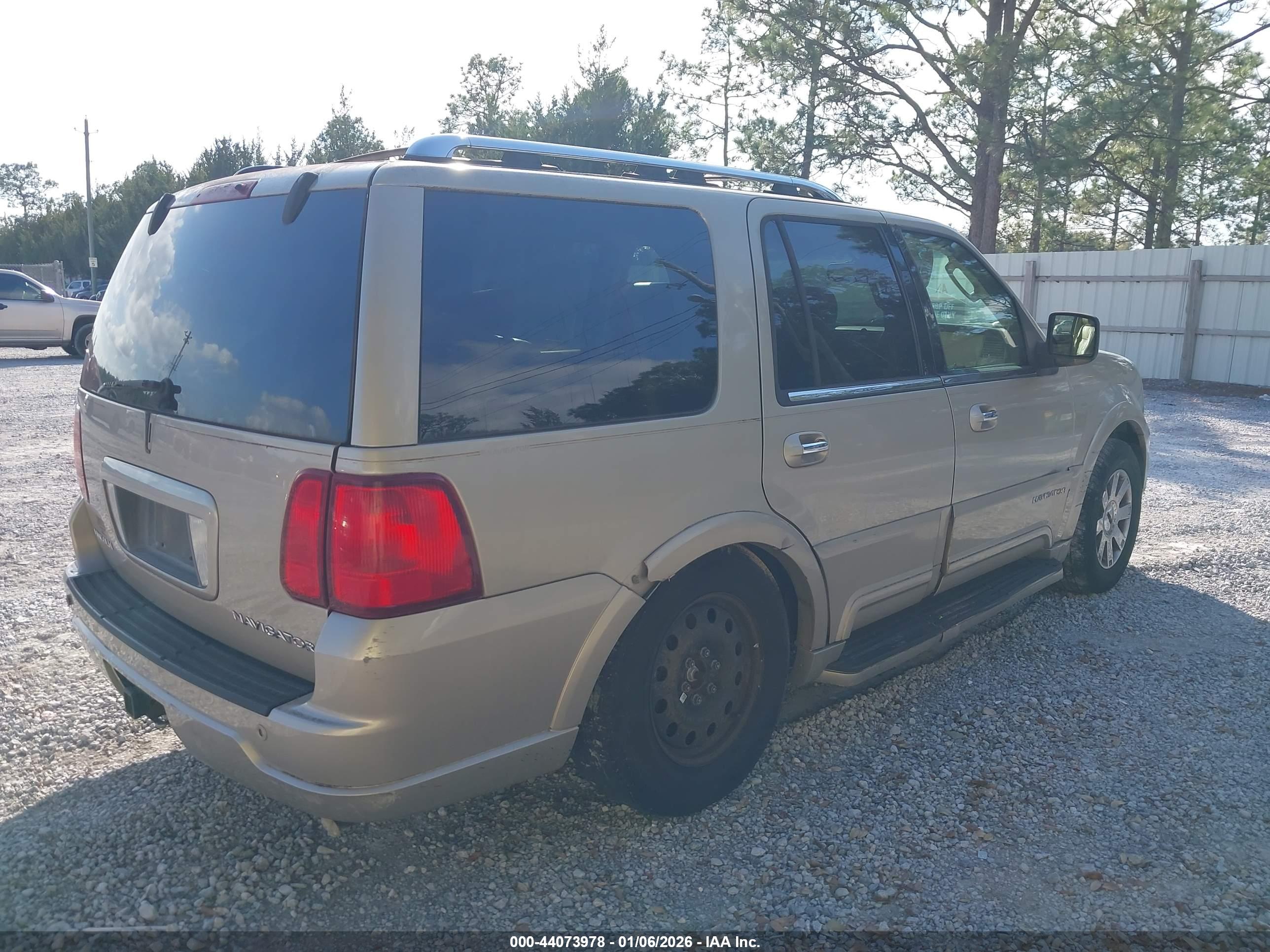 LINCOLN NAVIGATOR image 4