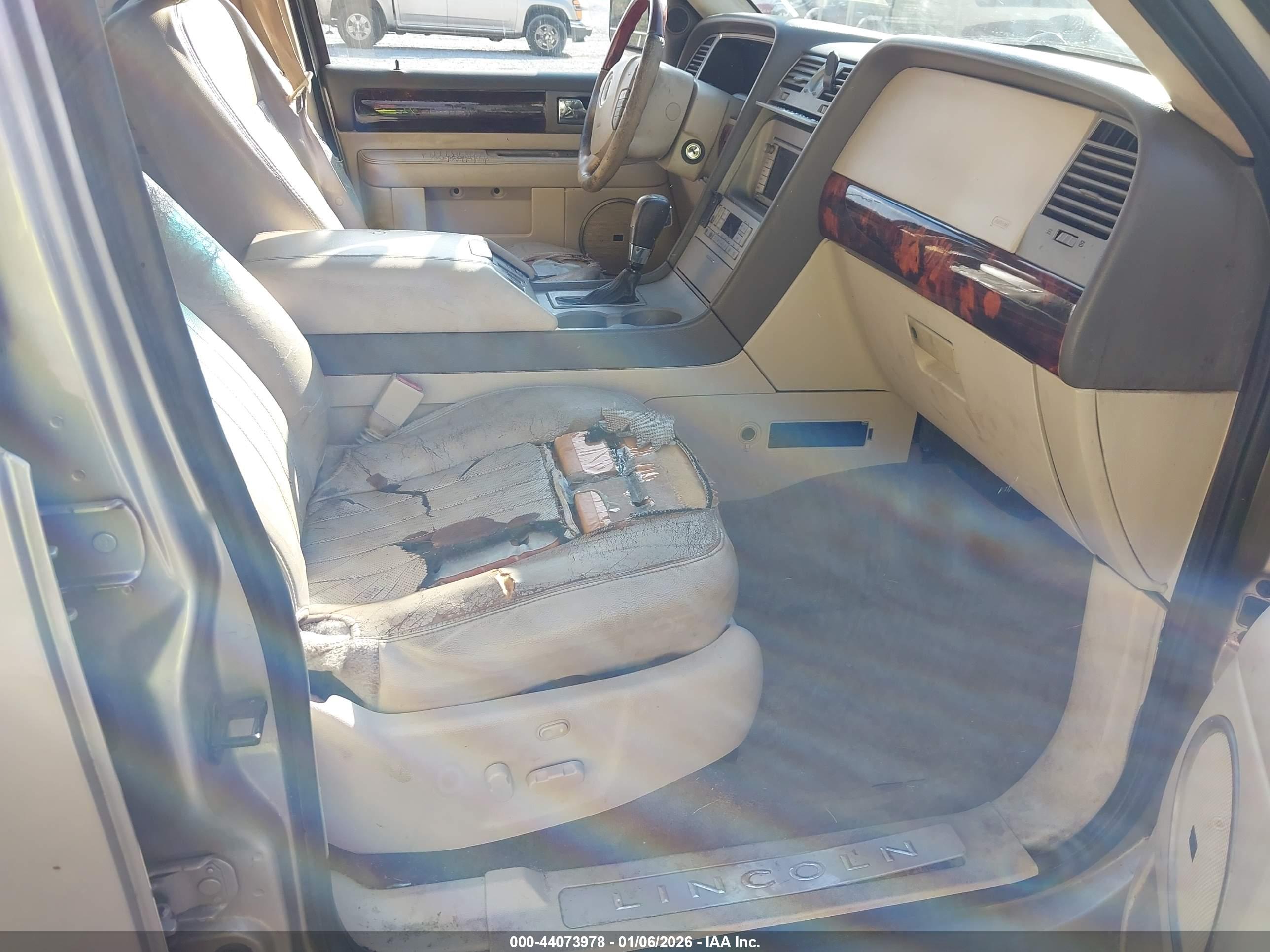 LINCOLN NAVIGATOR image 5