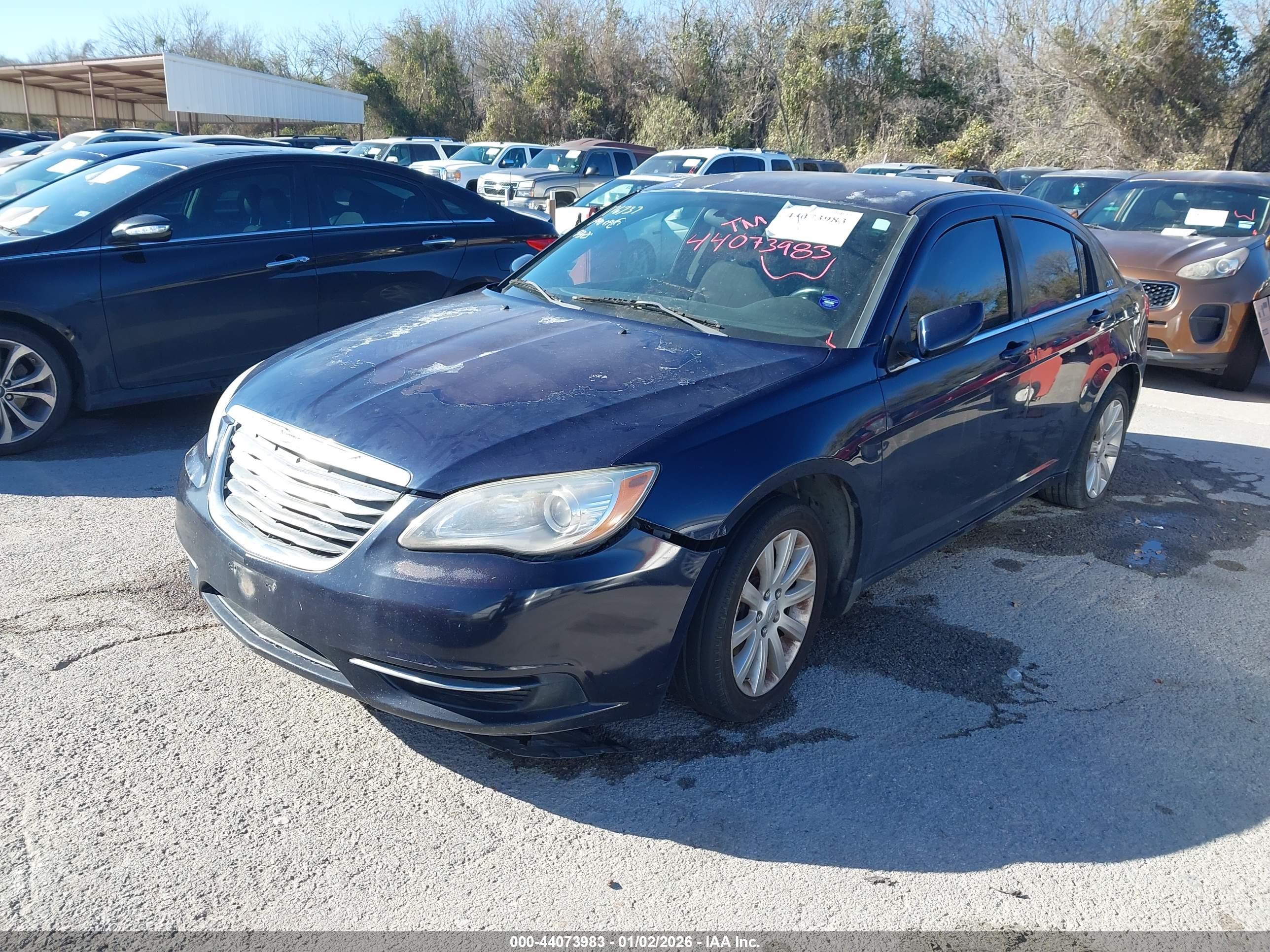 CHRYSLER 200 image 2