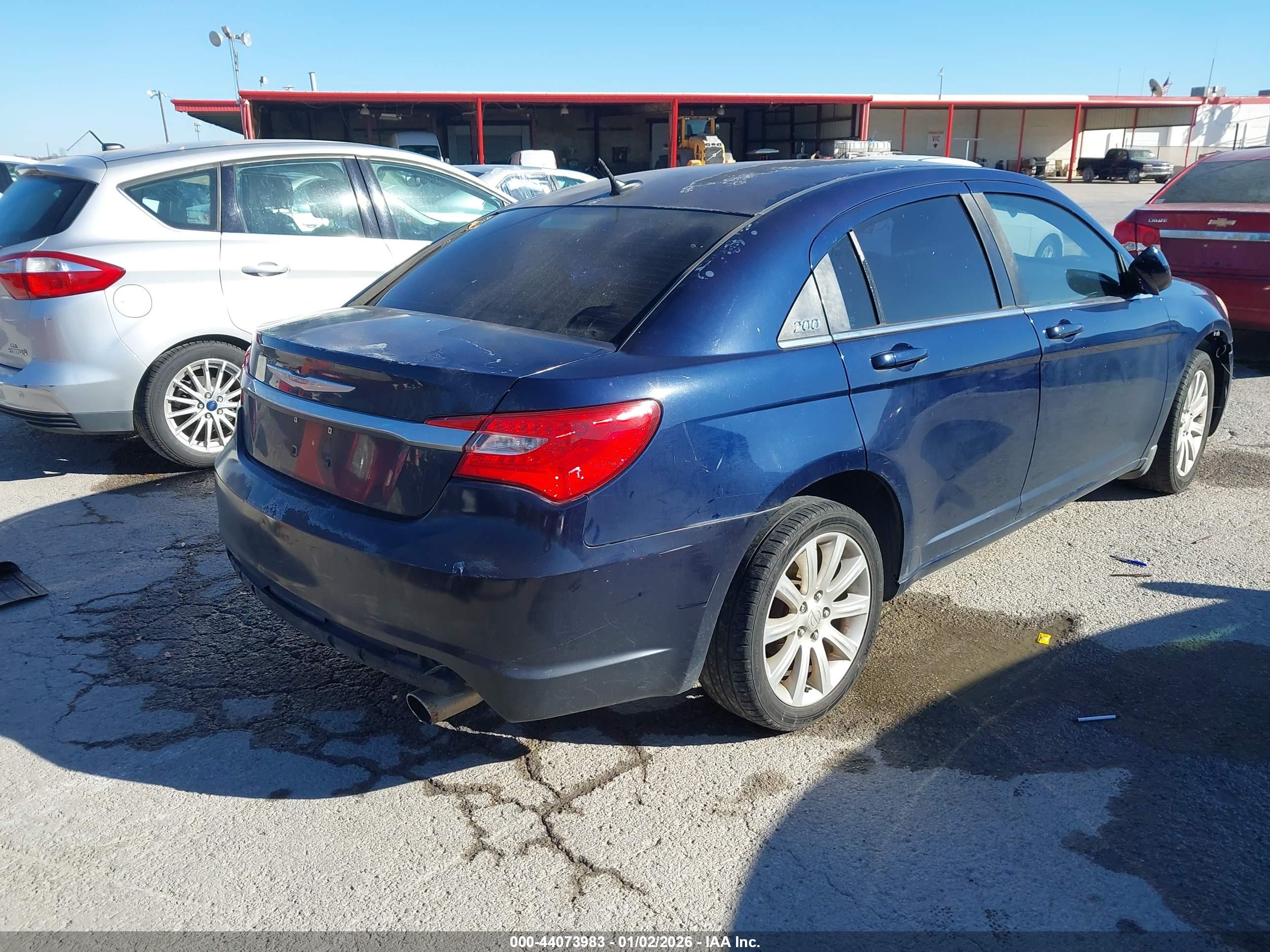 CHRYSLER 200 image 4