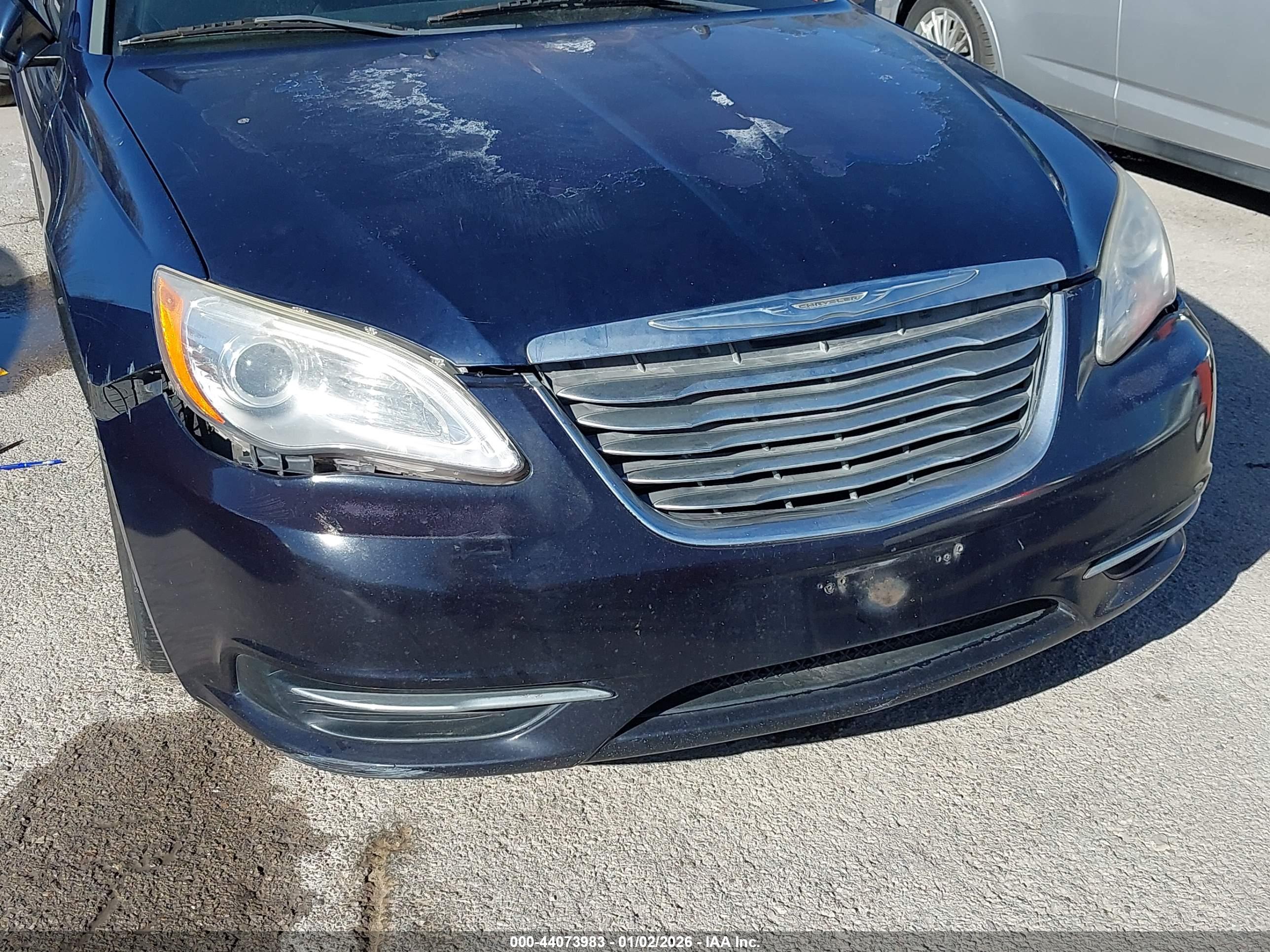CHRYSLER 200 image 6