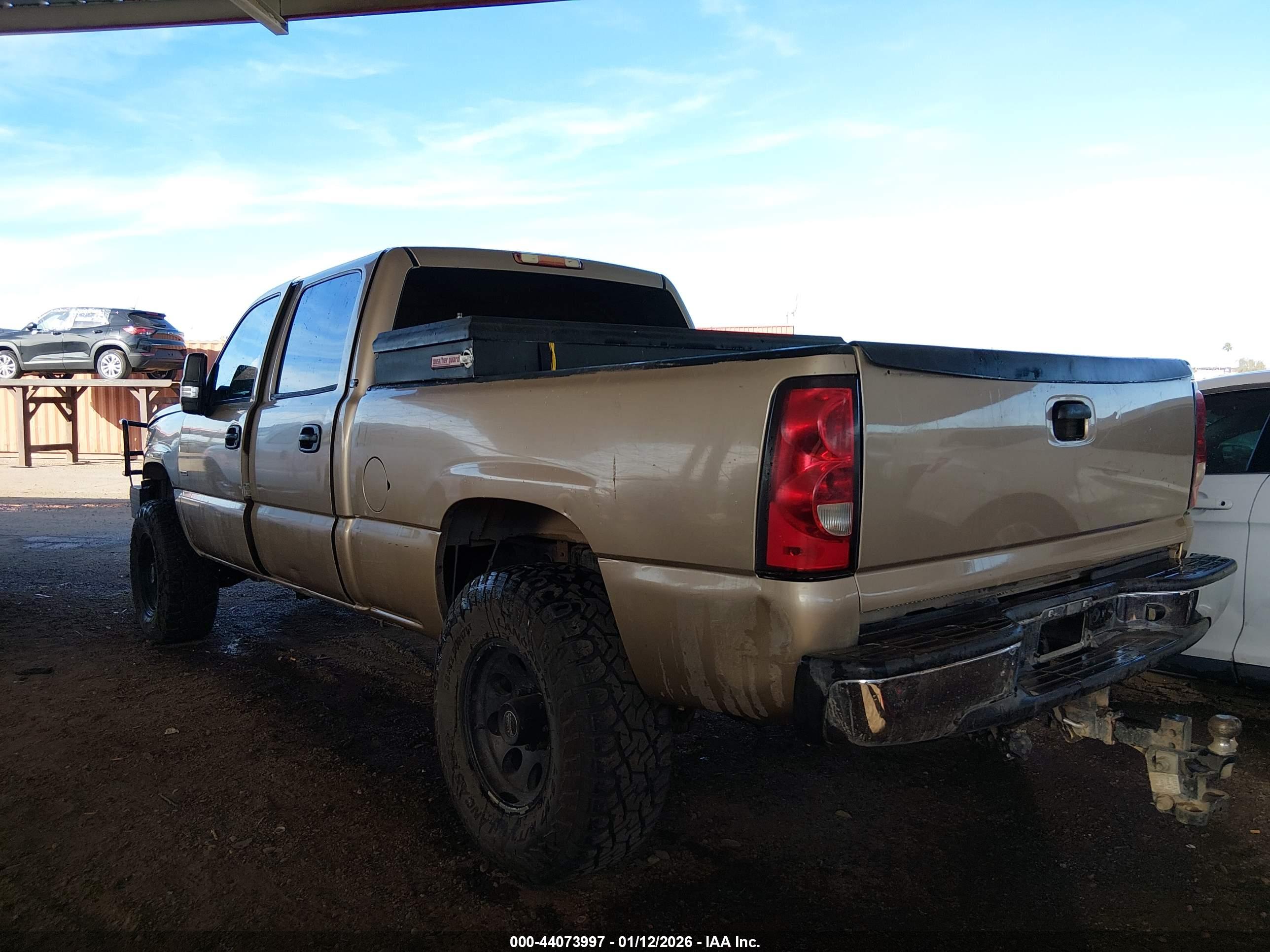CHEVROLET SILVERADO image 3