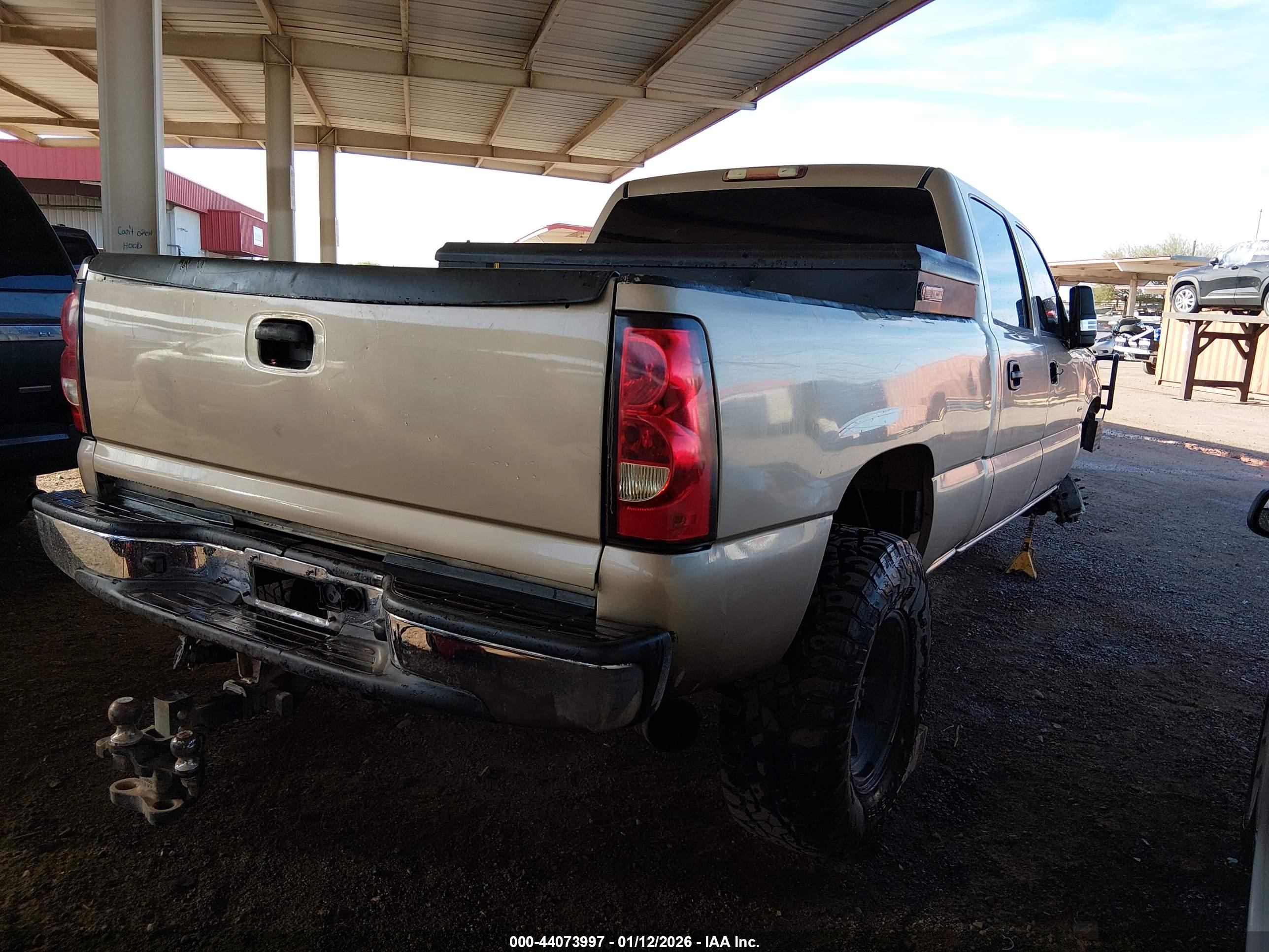 CHEVROLET SILVERADO image 4