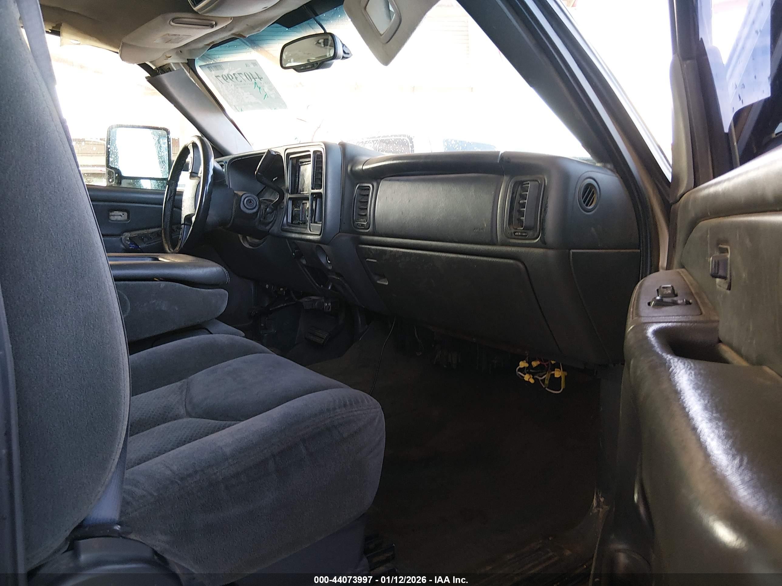 CHEVROLET SILVERADO image 5