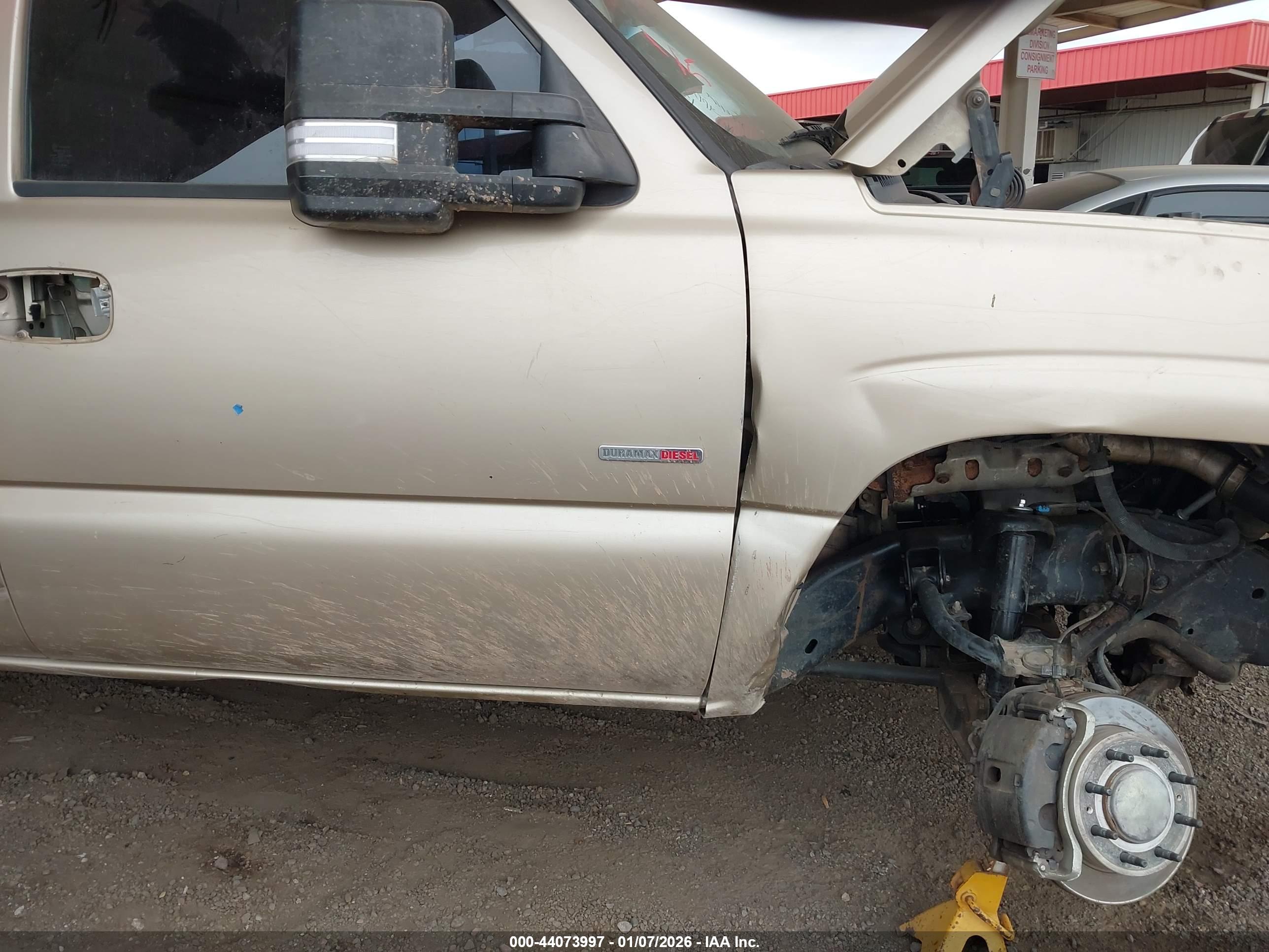 CHEVROLET SILVERADO image 6