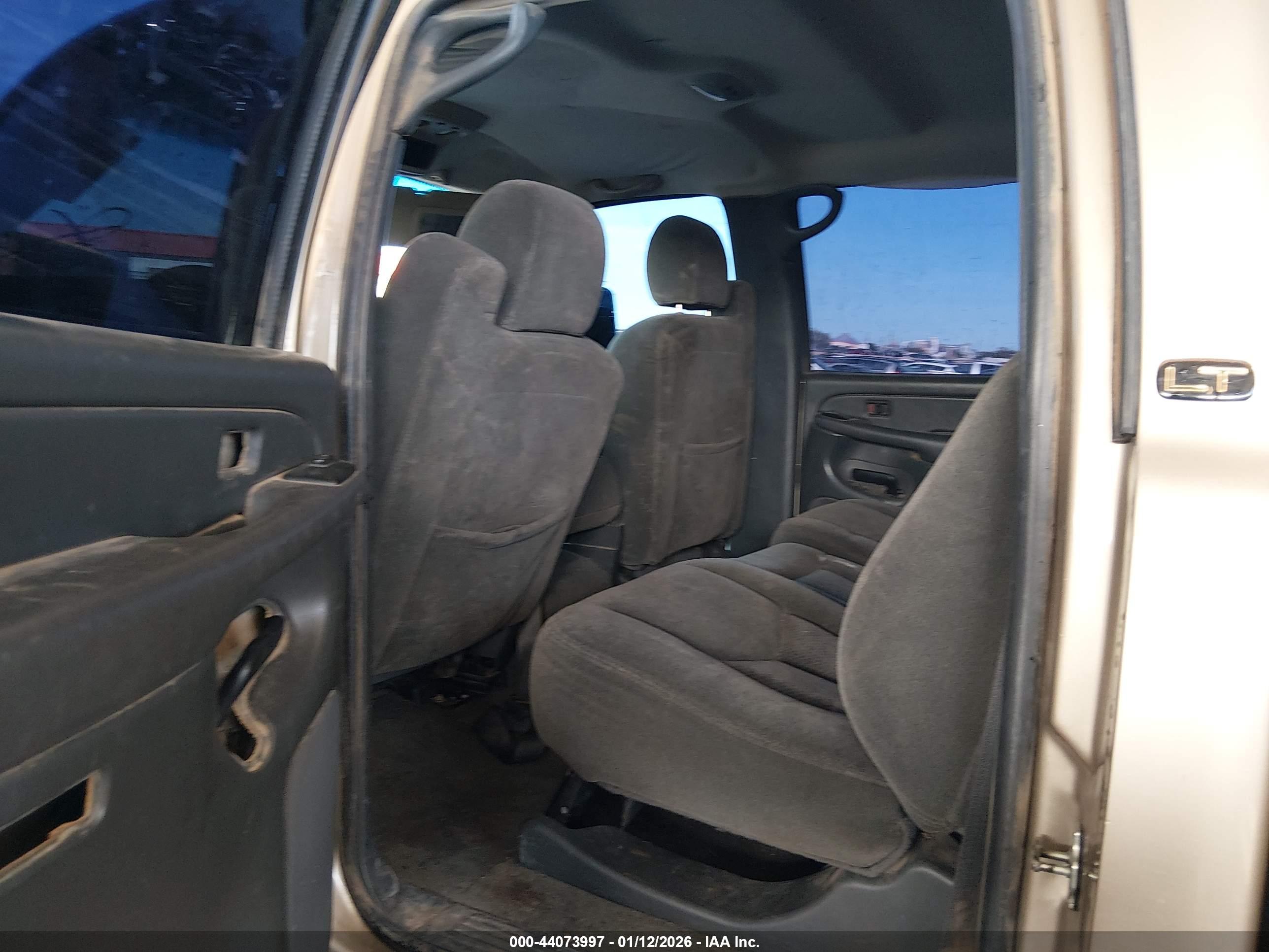 CHEVROLET SILVERADO image 8