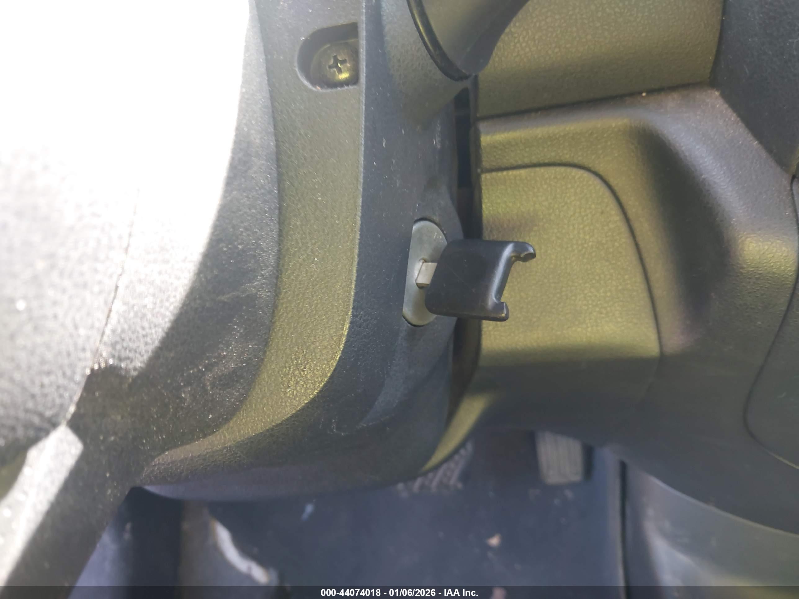 NISSAN VERSA image 11