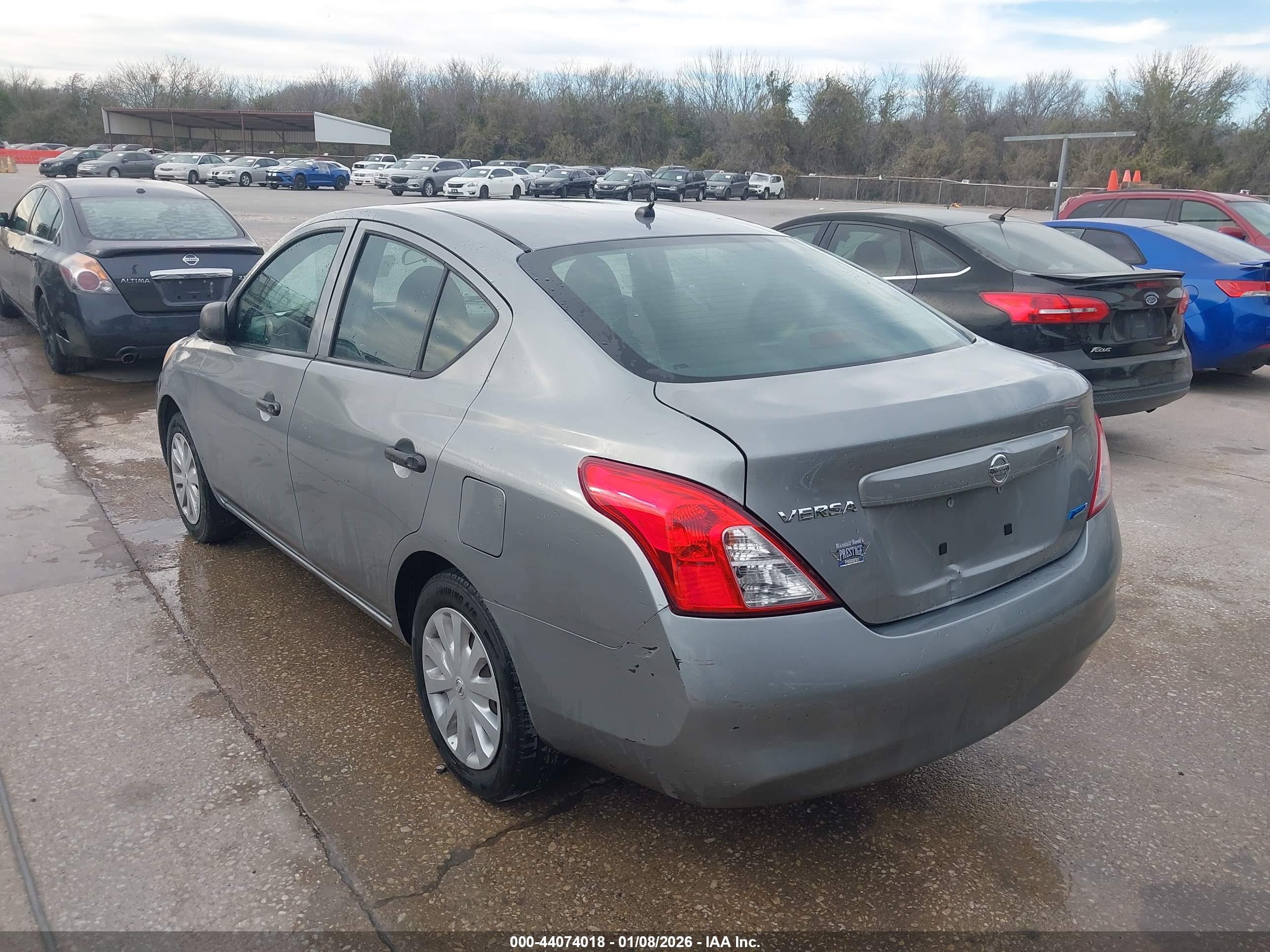 NISSAN VERSA image 3