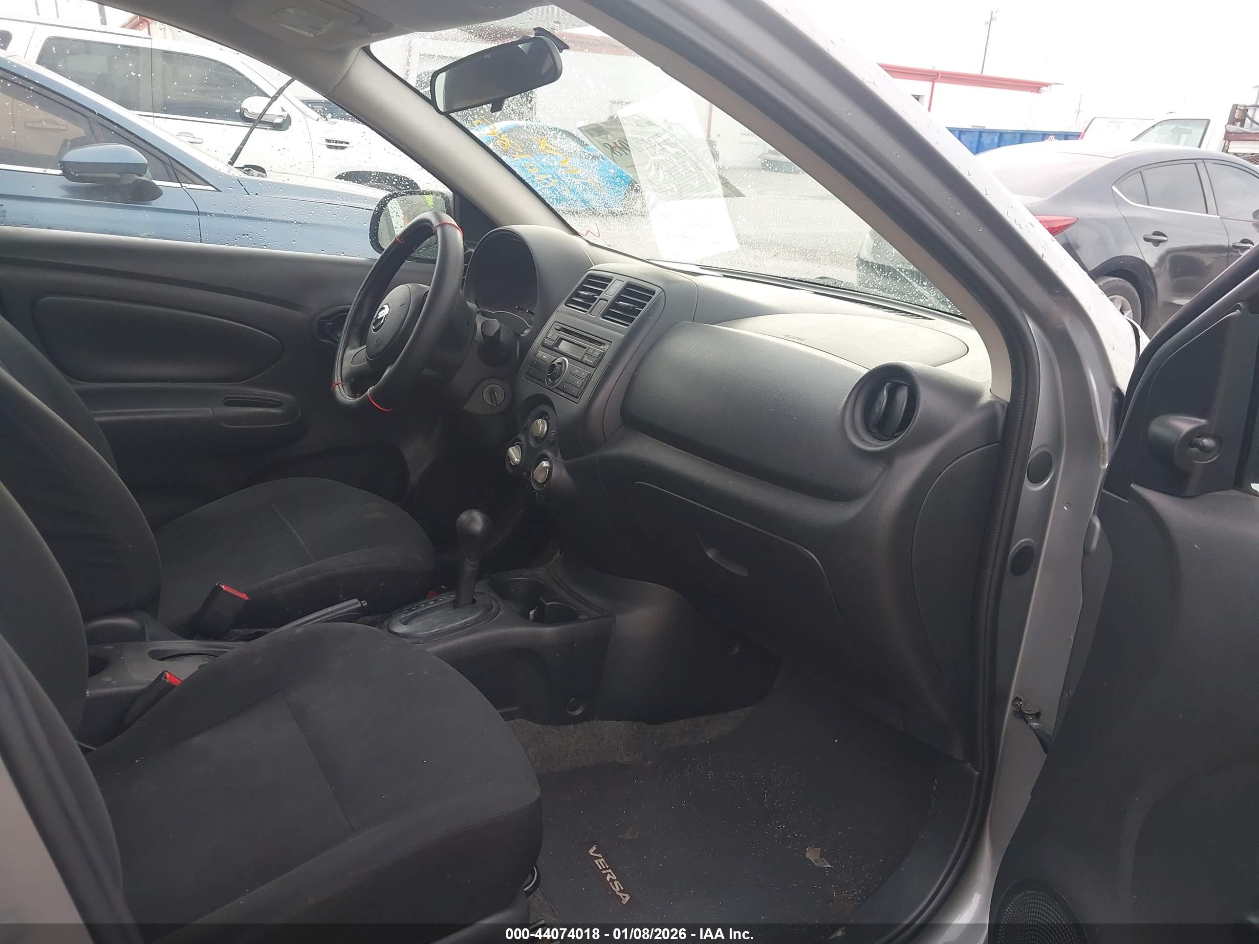 NISSAN VERSA image 5