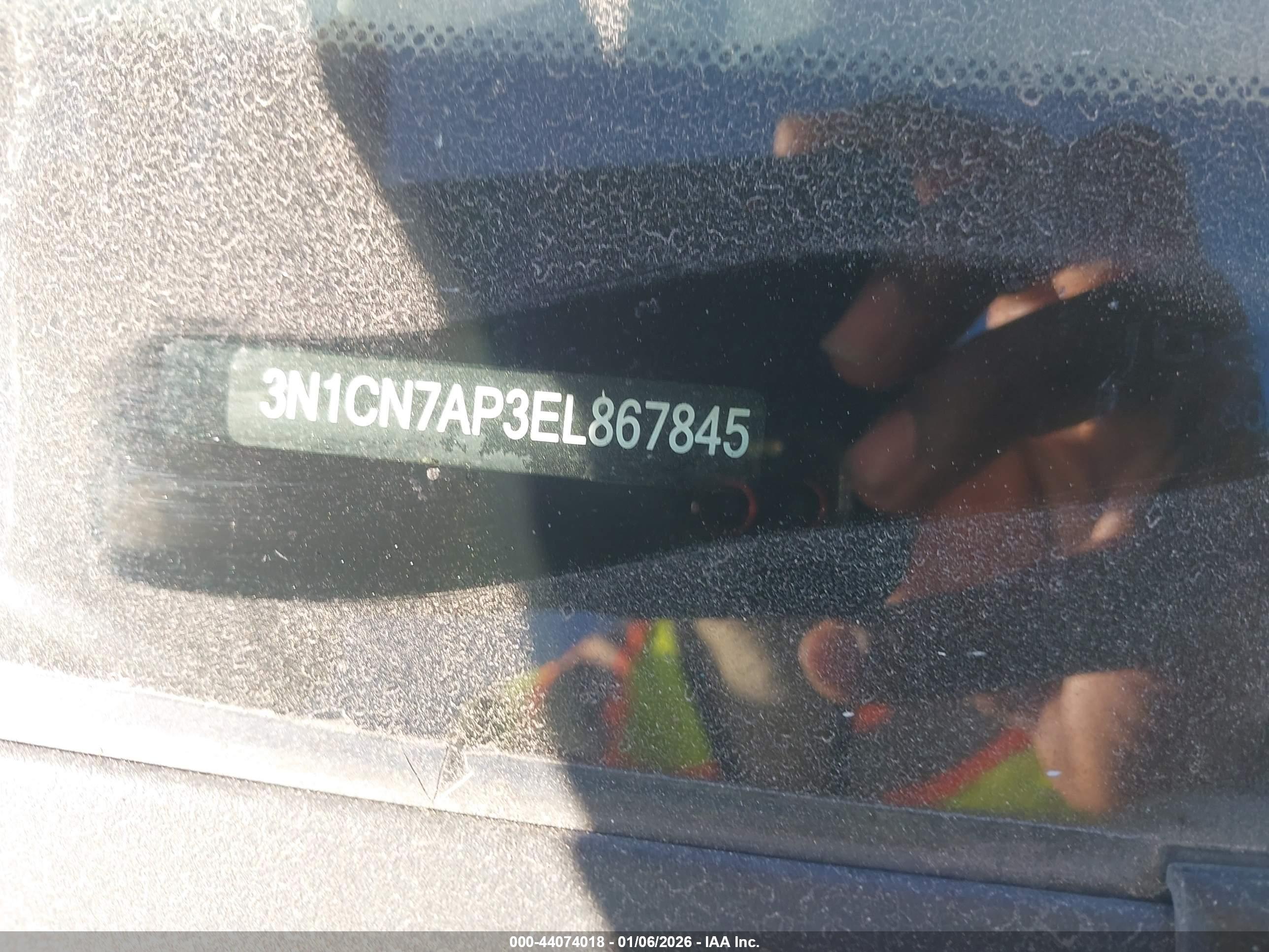 NISSAN VERSA image 9