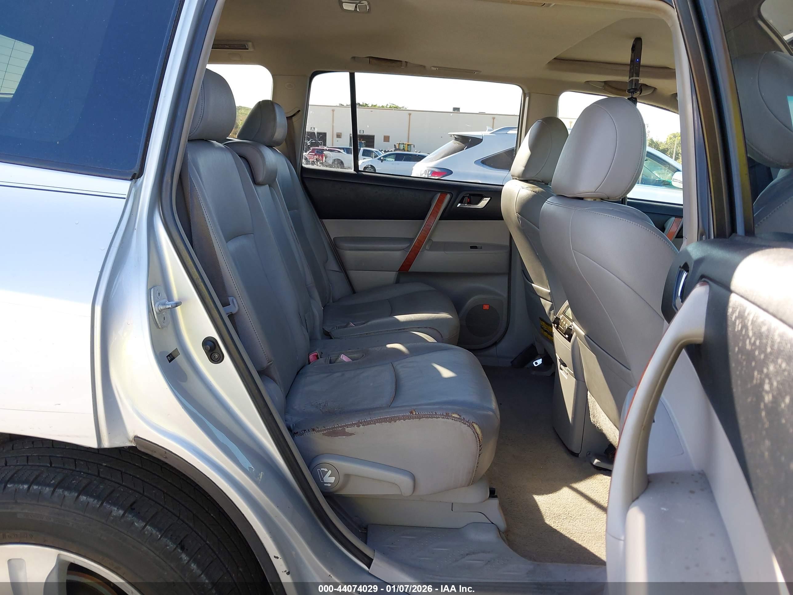 TOYOTA HIGHLANDER image 8
