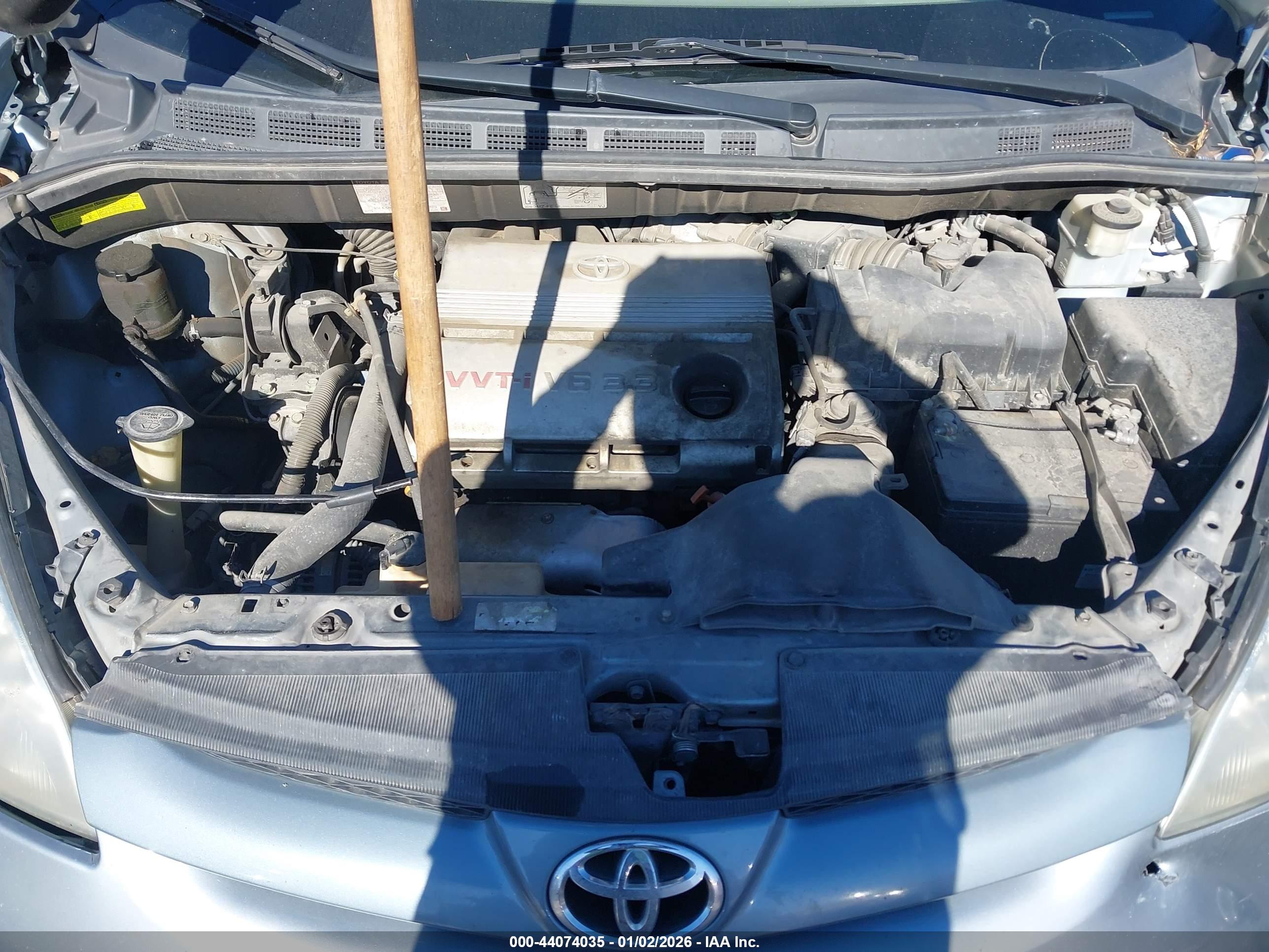 TOYOTA SIENNA image 10