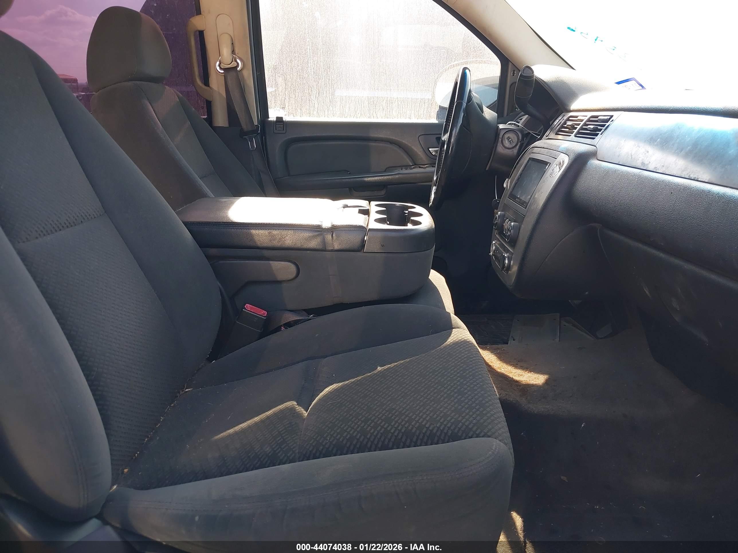 CHEVROLET TAHOE image 5