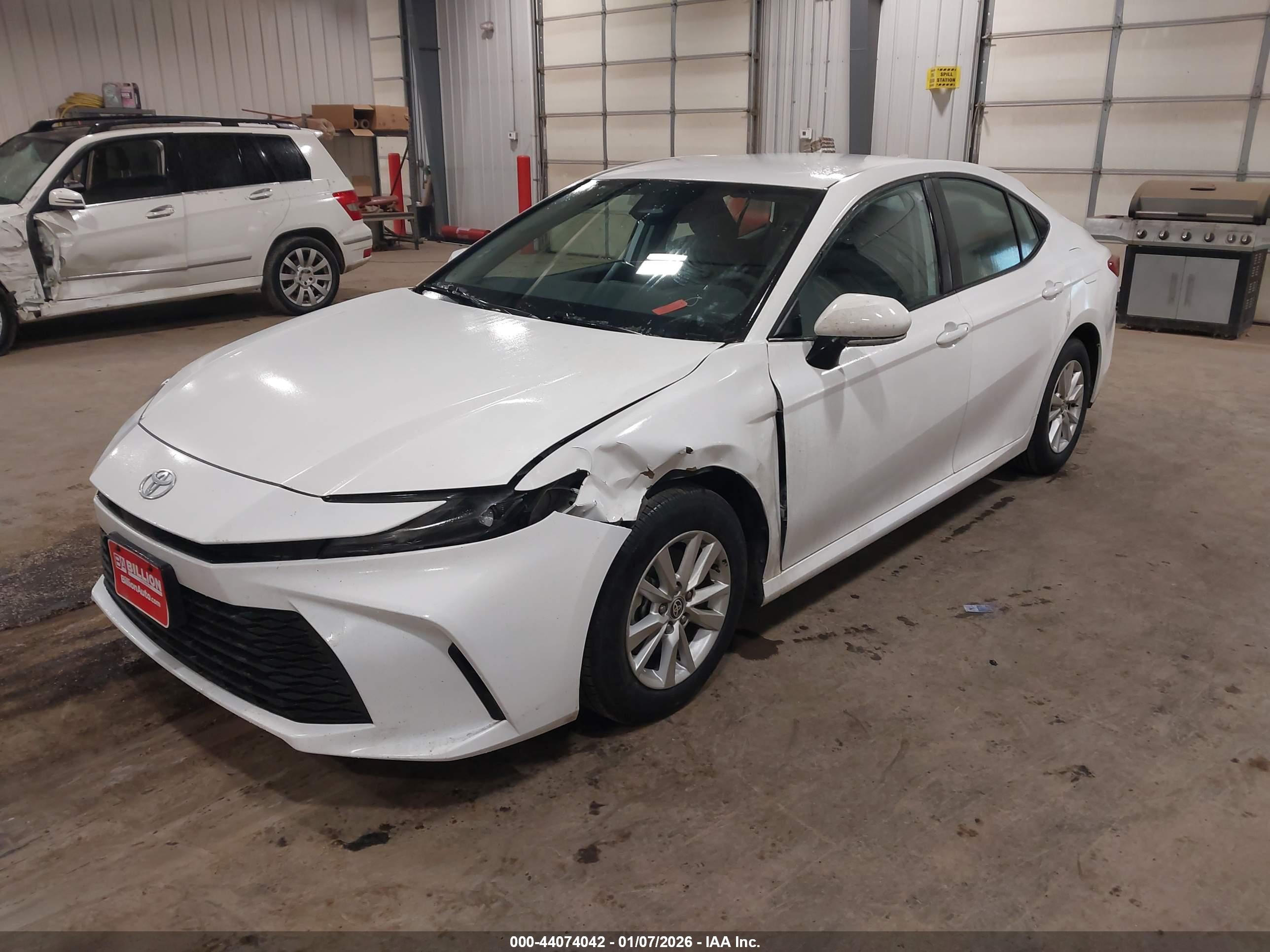 TOYOTA CAMRY image 2