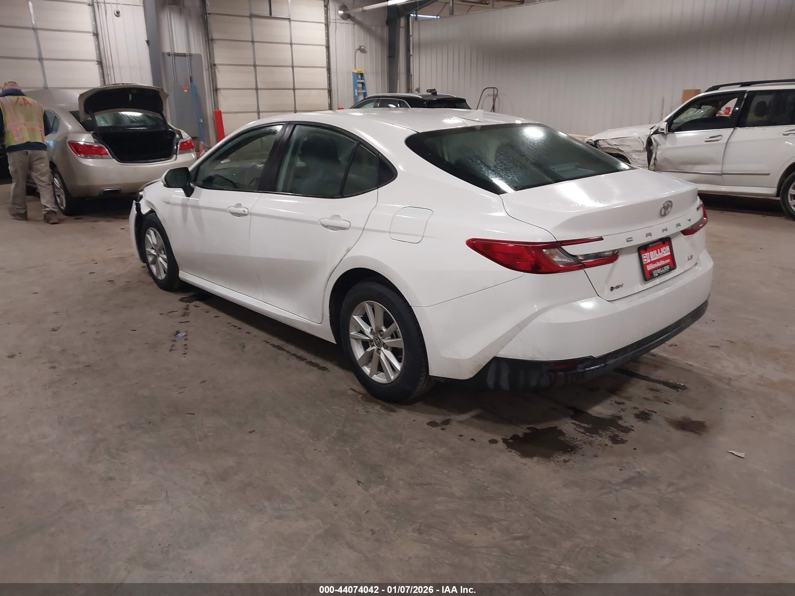 TOYOTA CAMRY image 3
