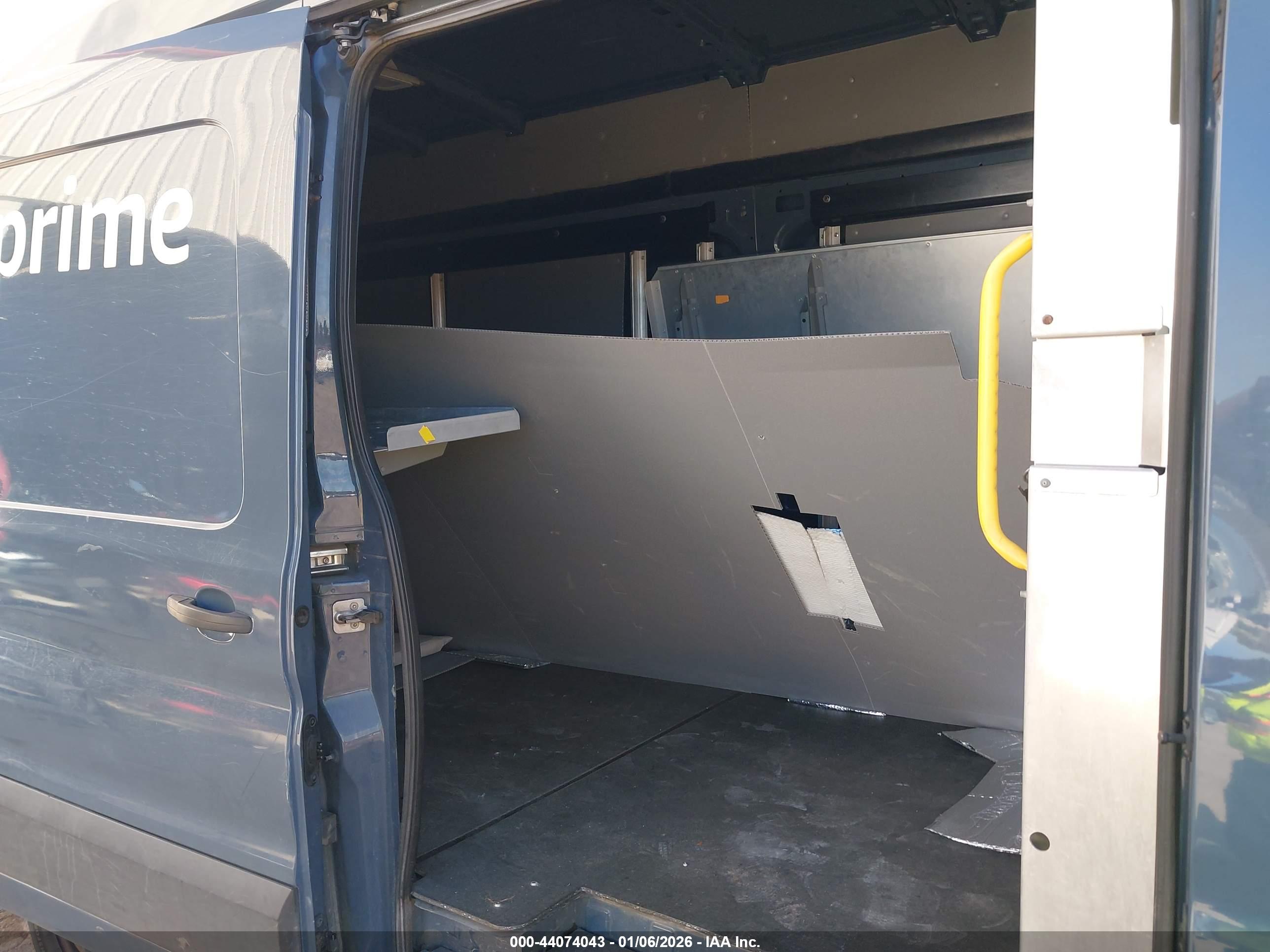 FORD TRANSIT-250 image 8