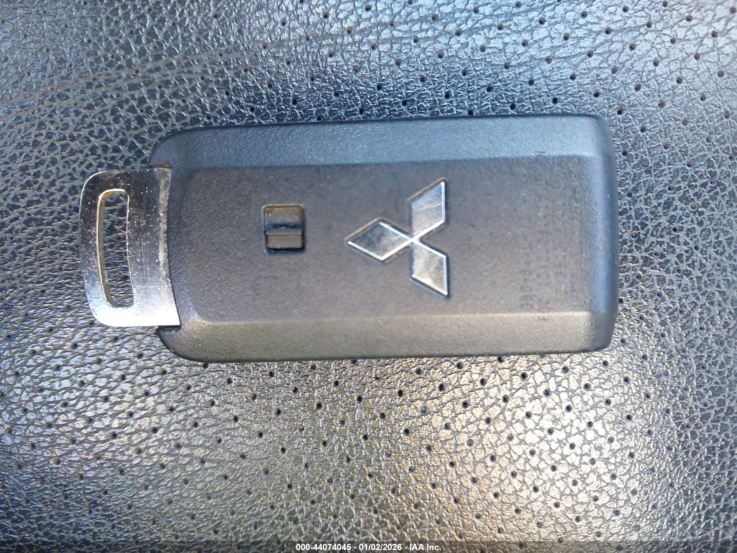 MITSUBISHI OUTLANDER image 11