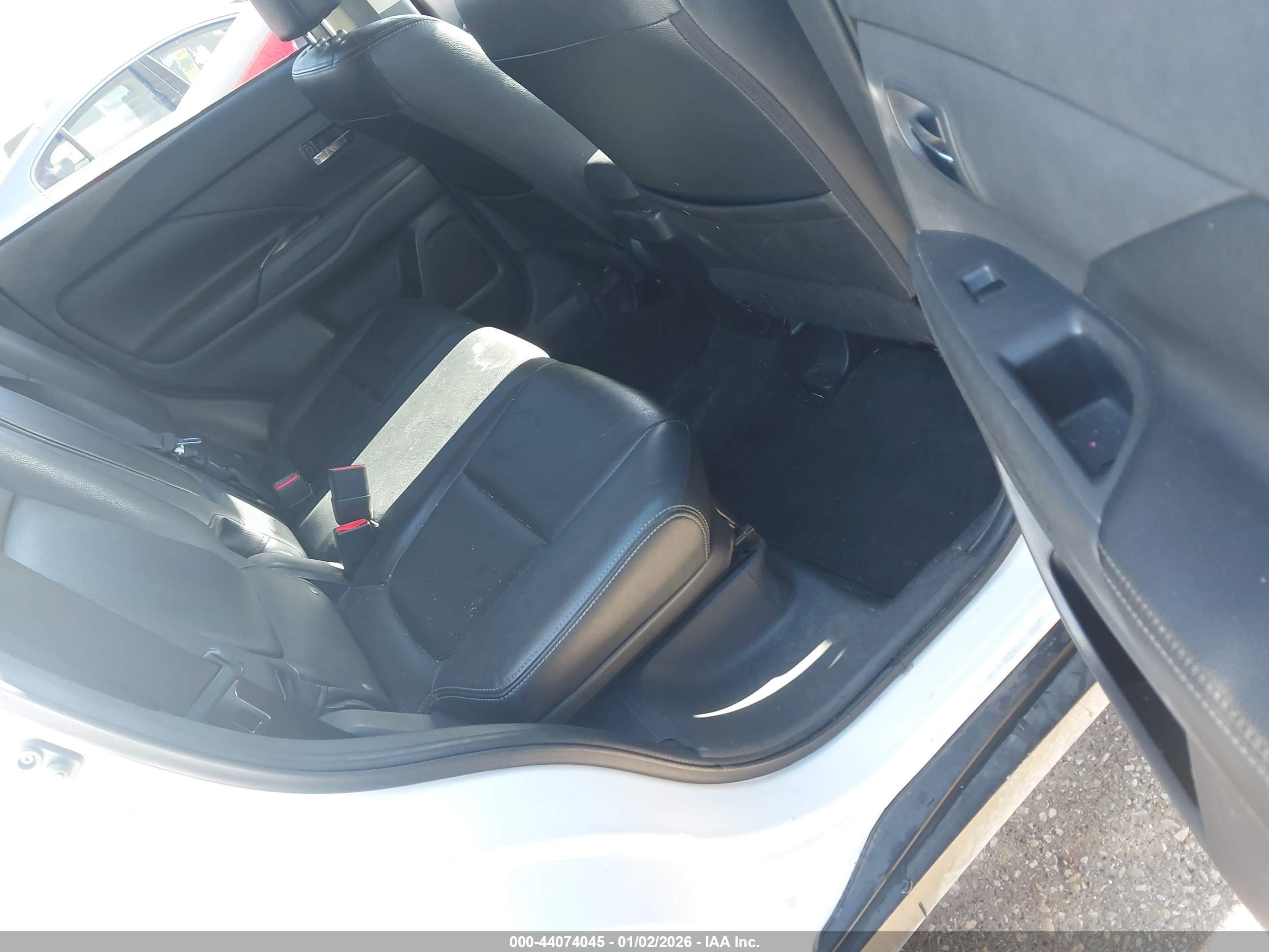 MITSUBISHI OUTLANDER image 8