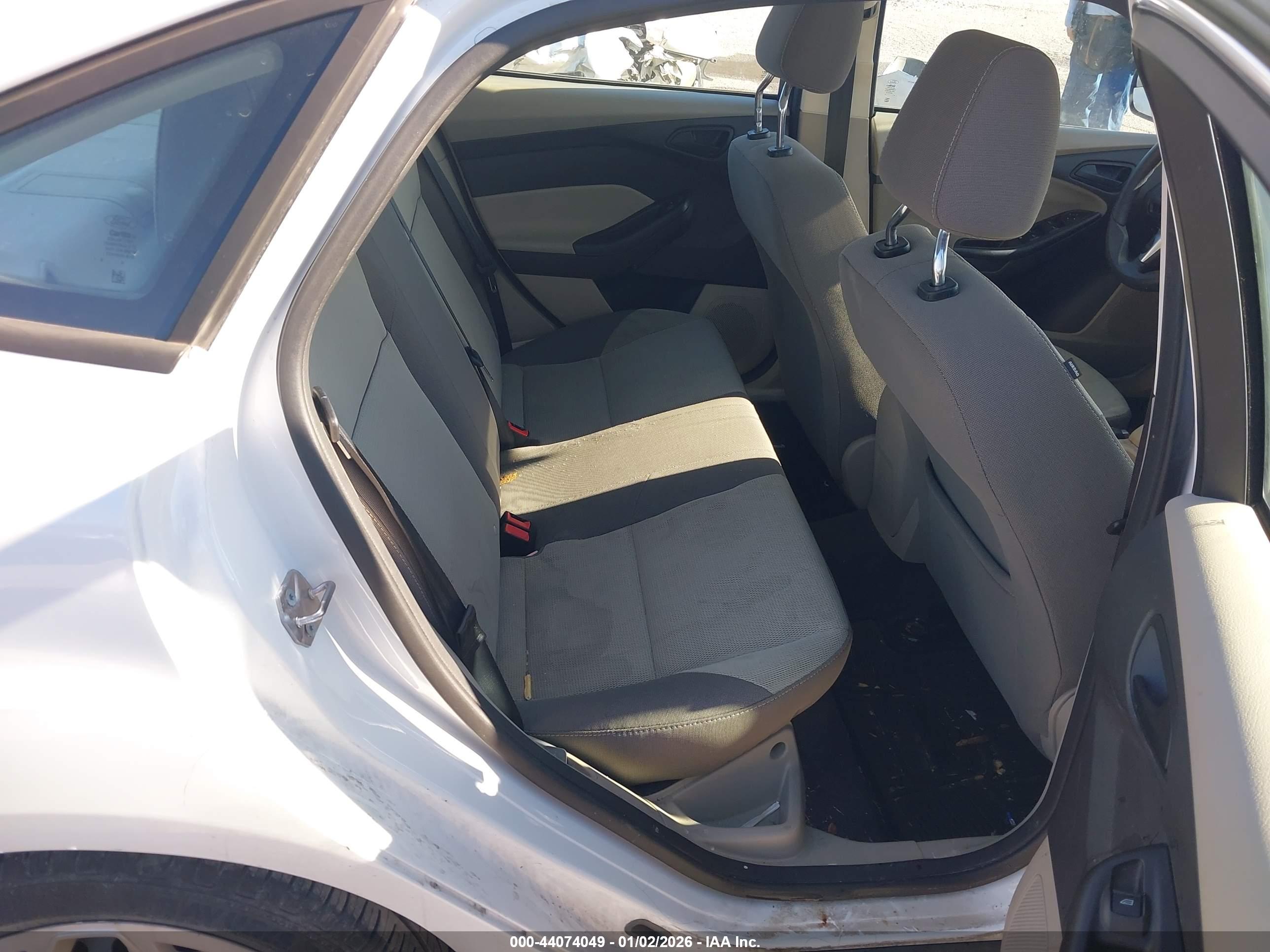 FORD FOCUS image 8