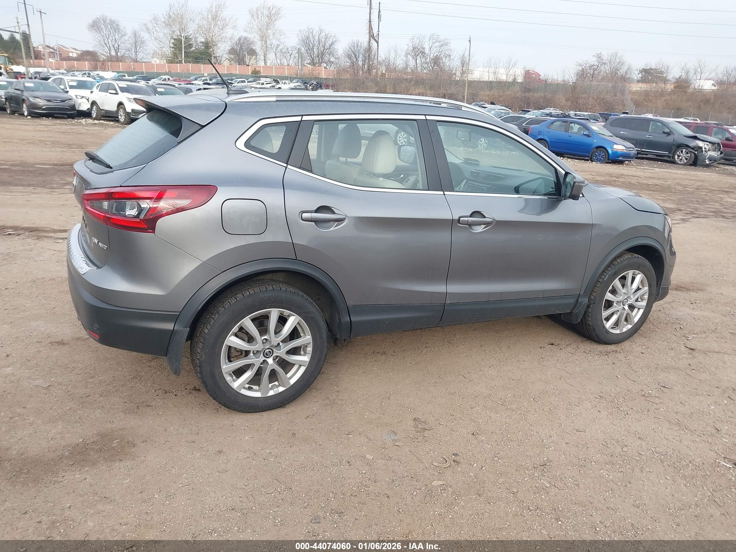 NISSAN ROGUE image 4