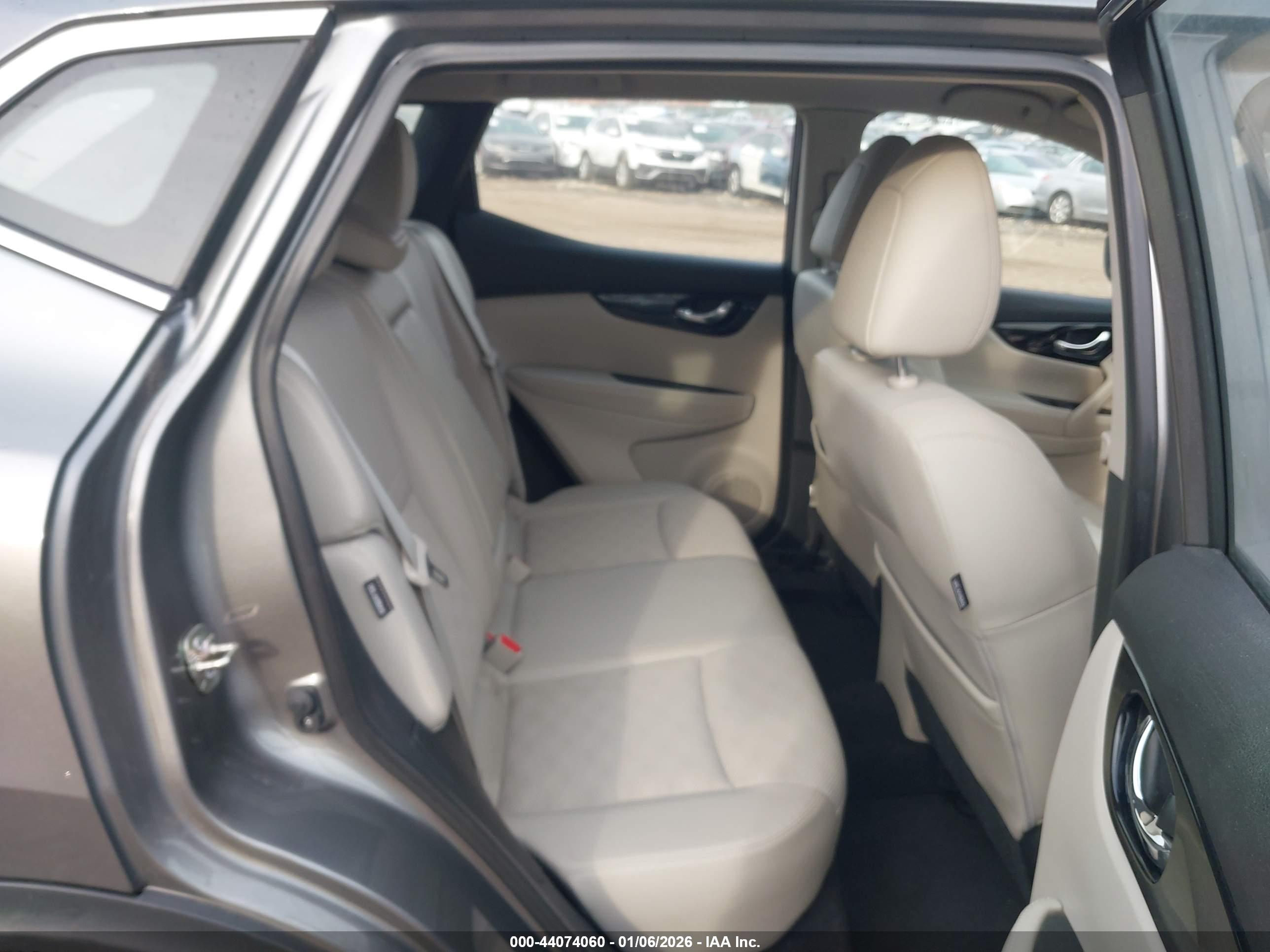 NISSAN ROGUE image 8