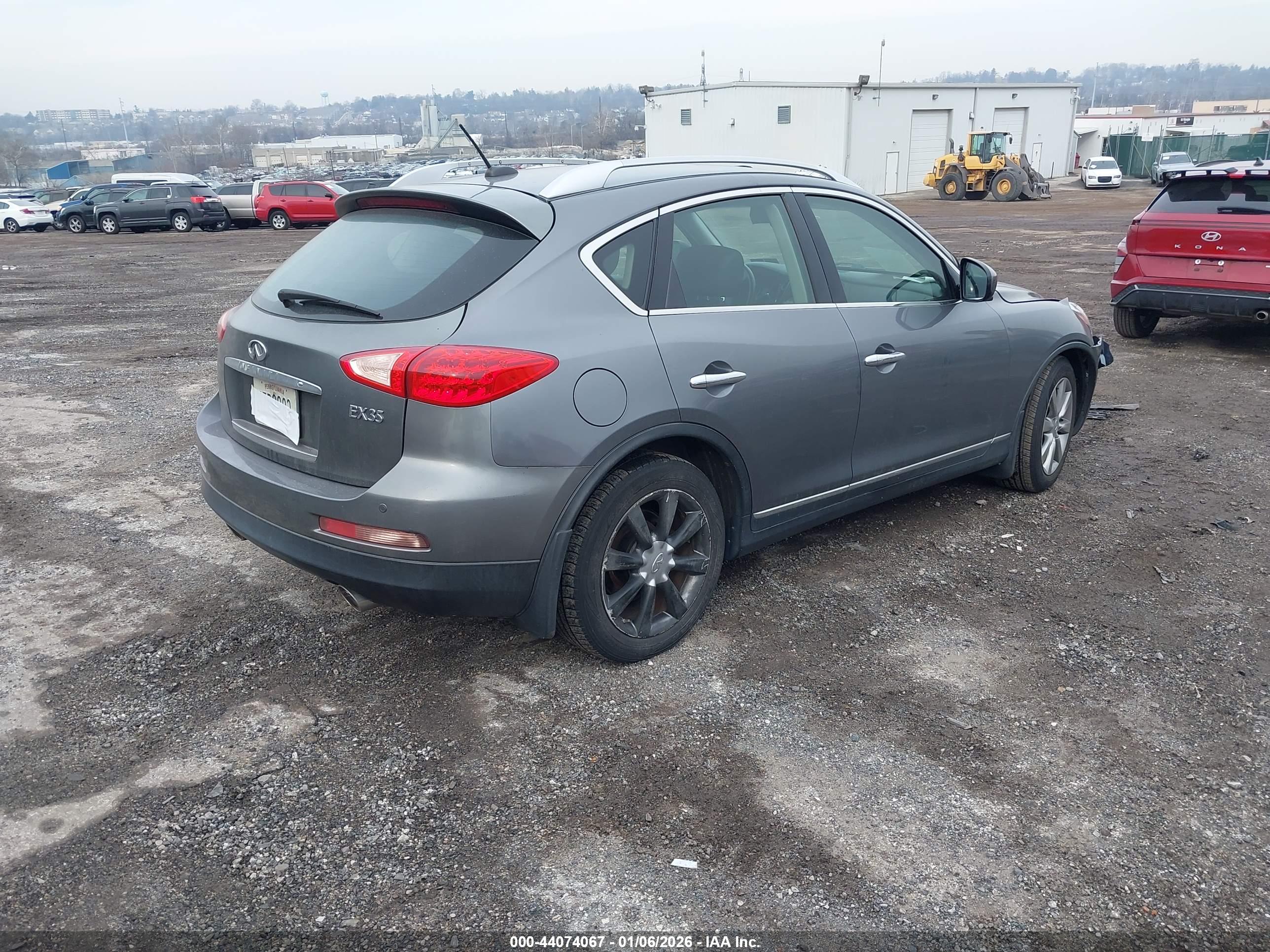 INFINITI EX35 image 4