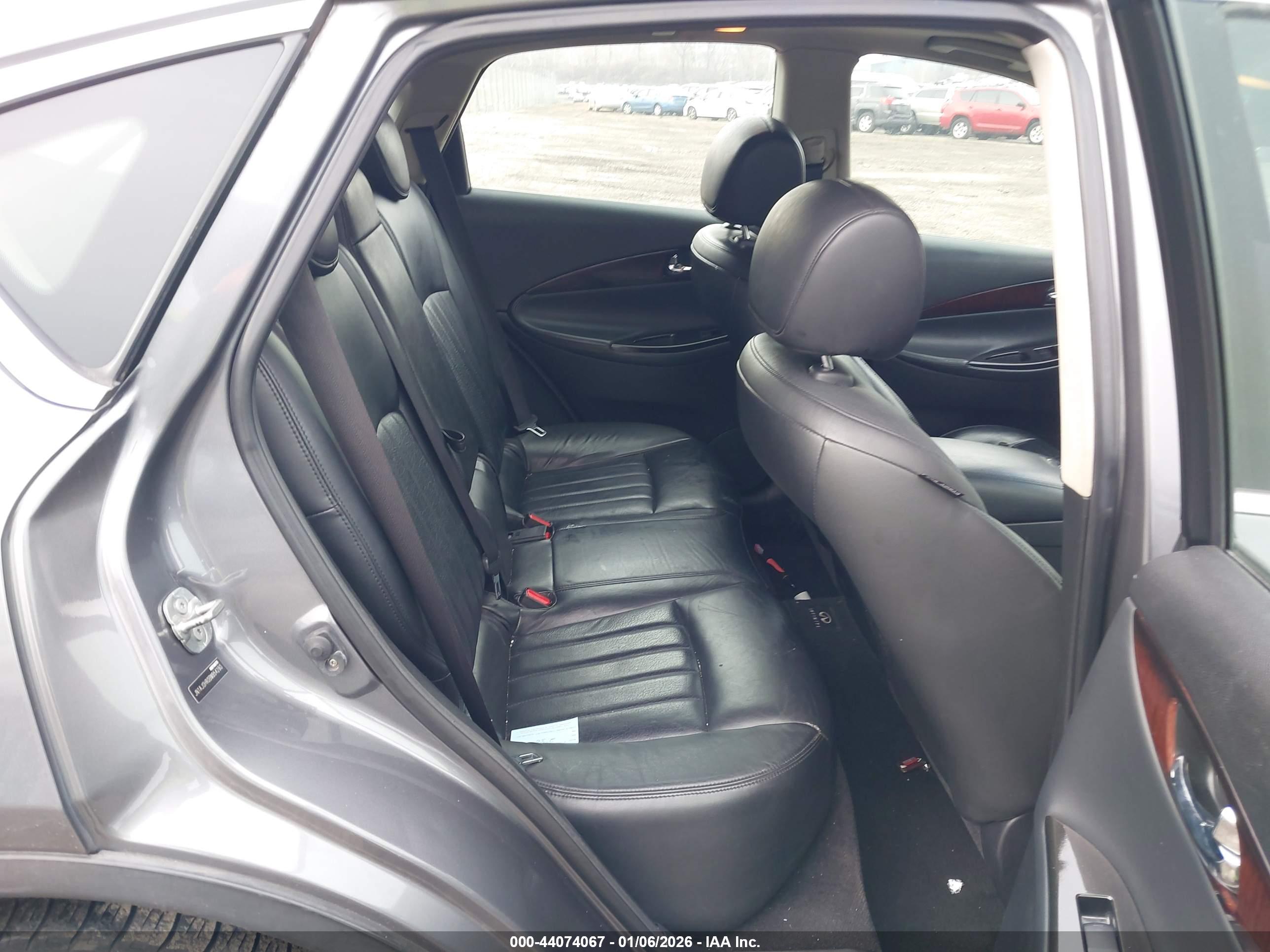 INFINITI EX35 image 8