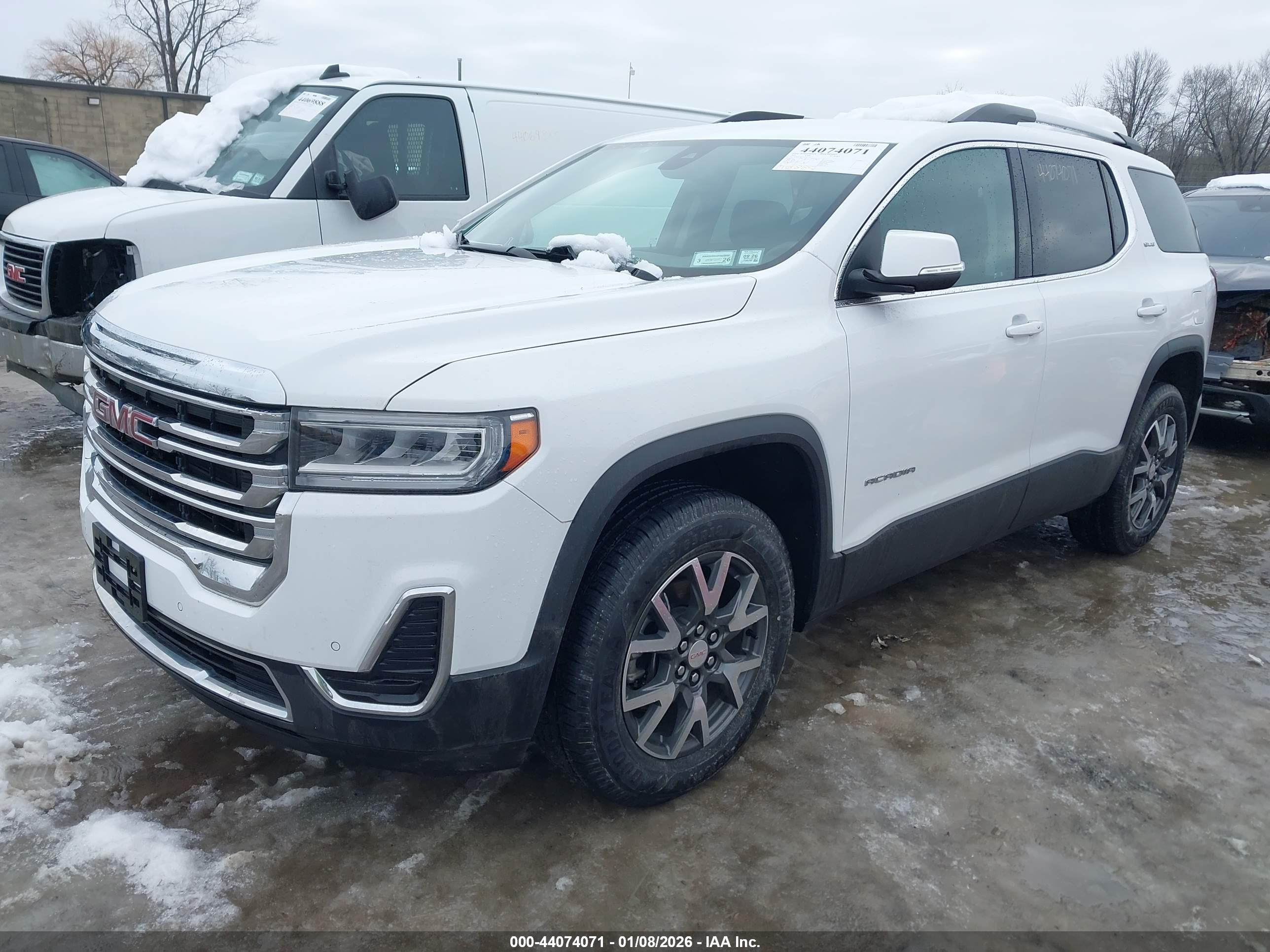 GMC ACADIA image 2