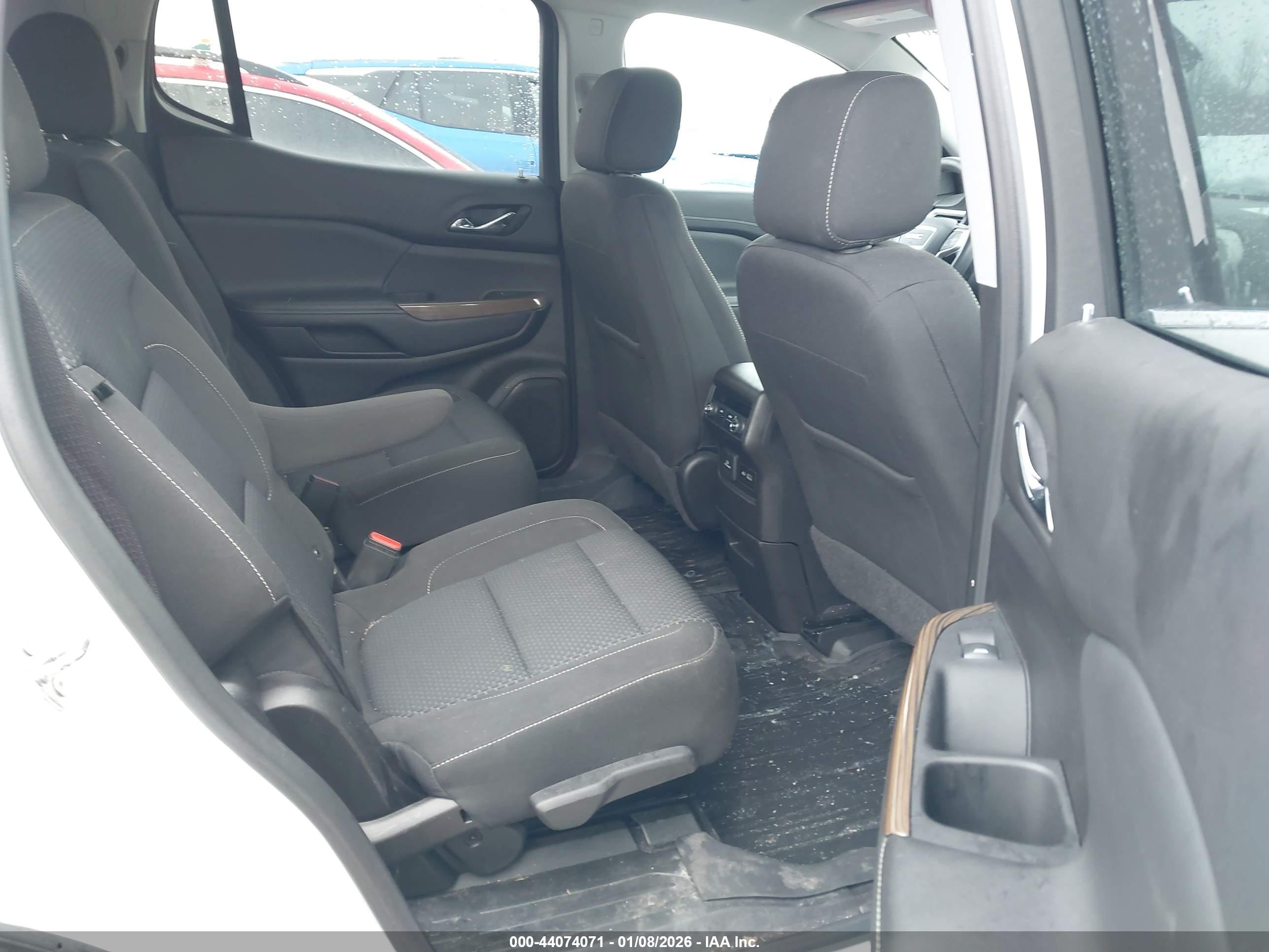GMC ACADIA image 8