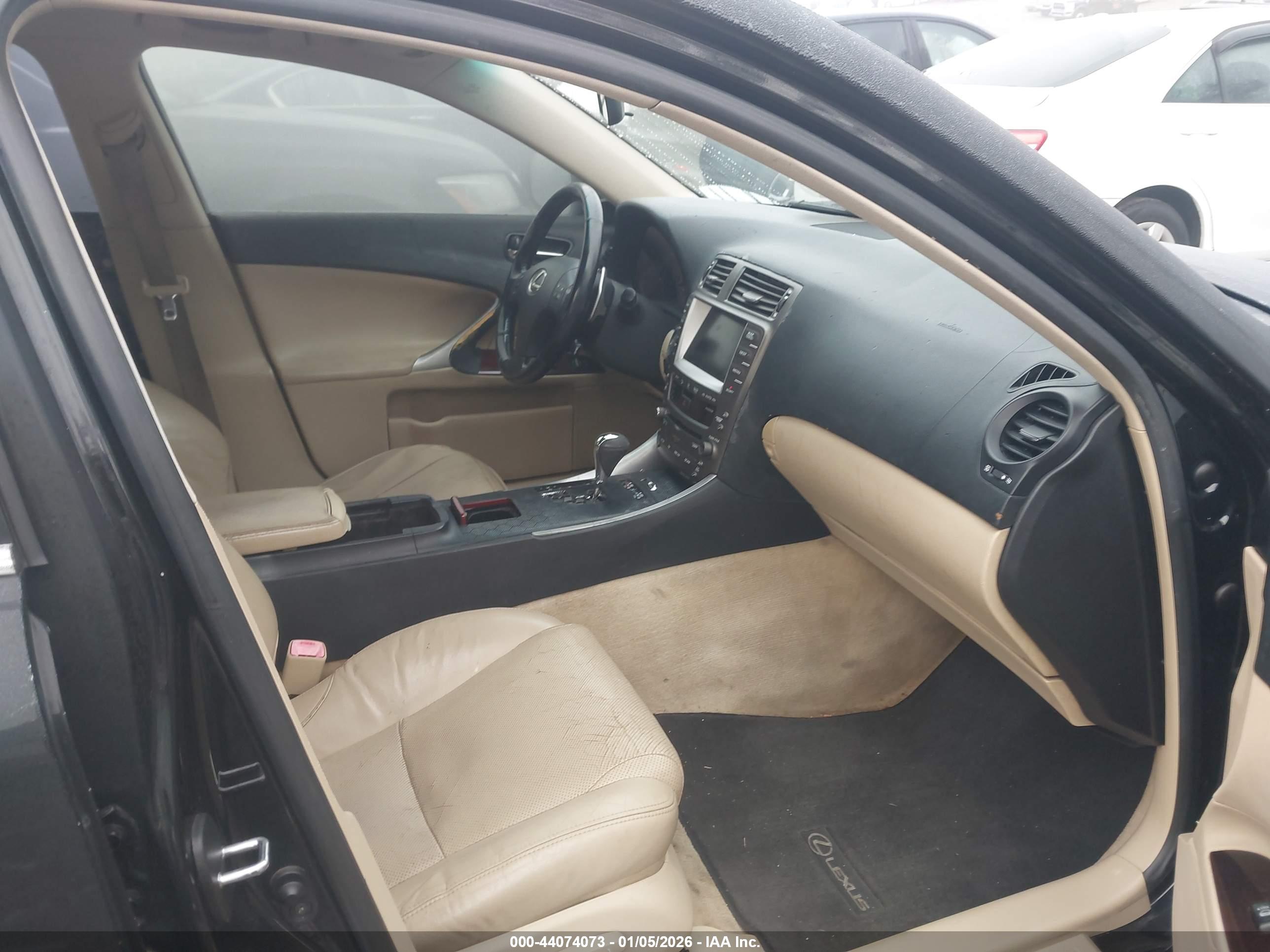 LEXUS IS image 5