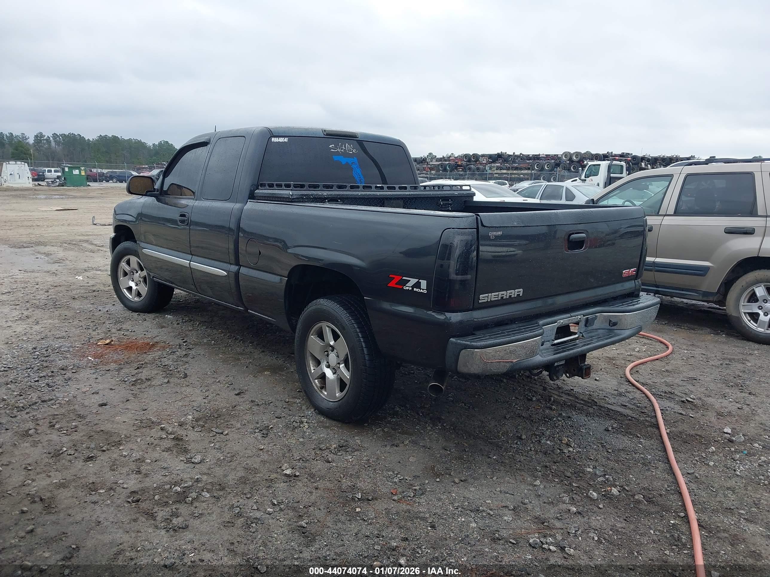 GMC SIERRA image 3