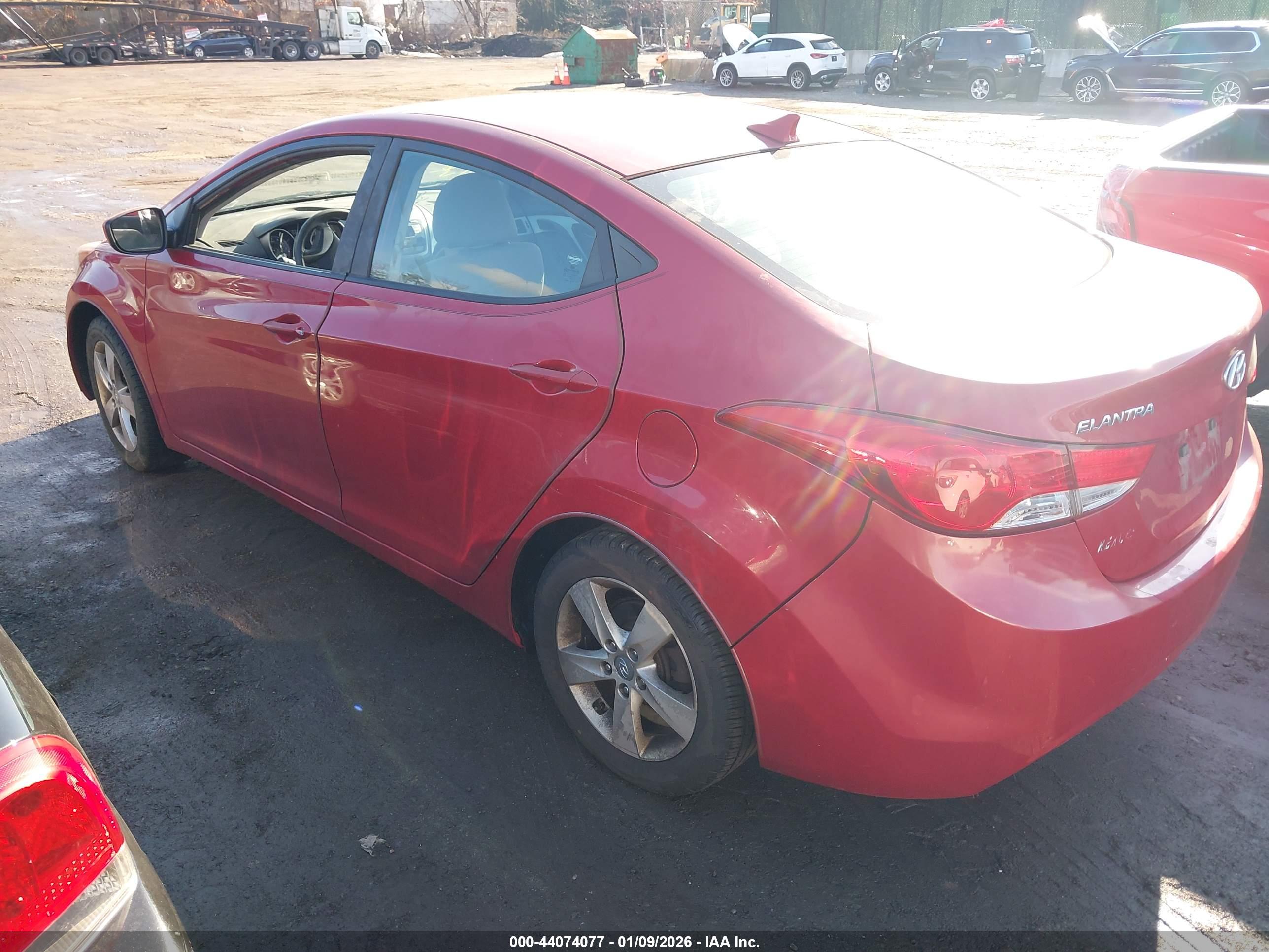 HYUNDAI ELANTRA image 3