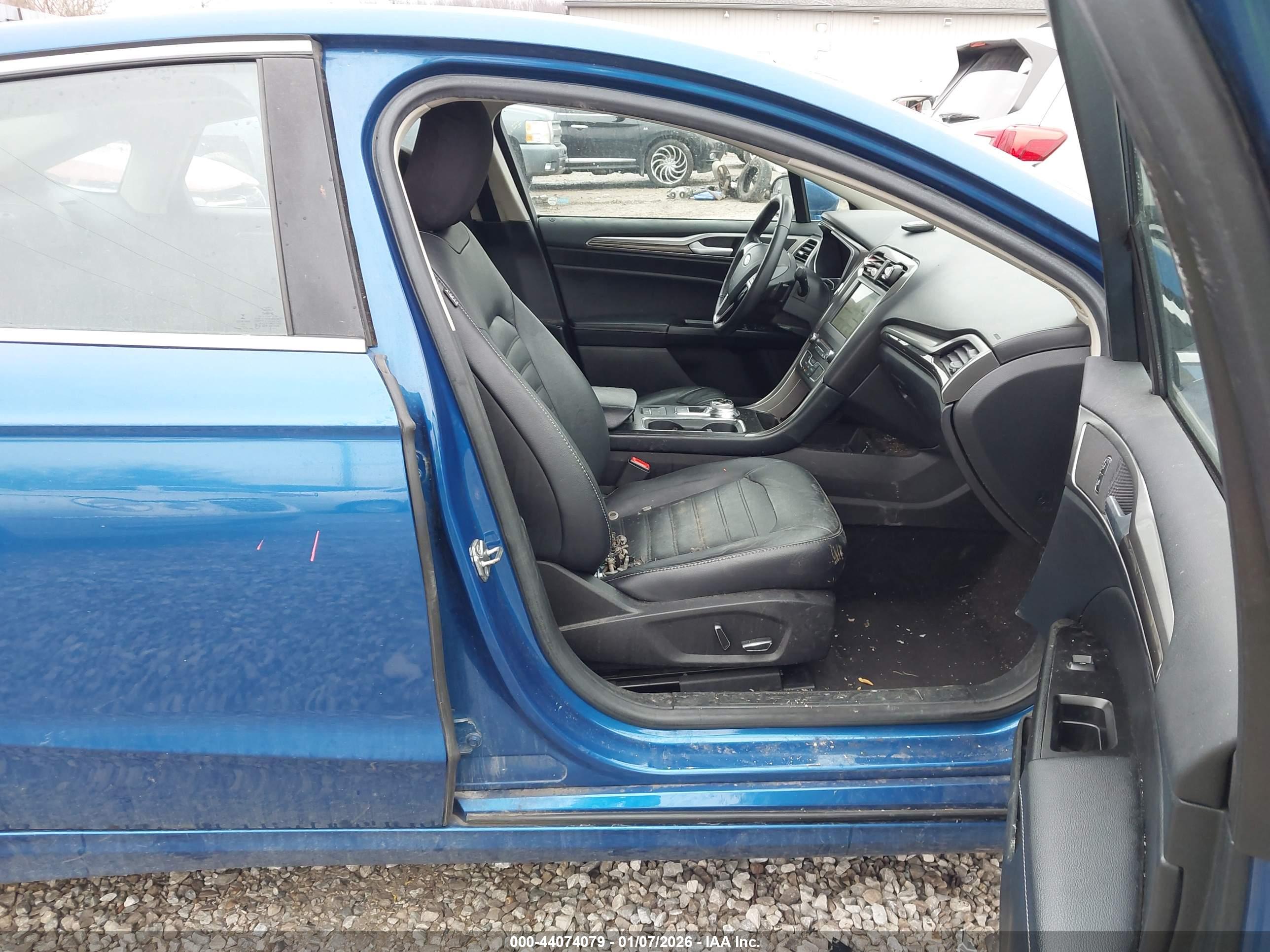 FORD FUSION image 5