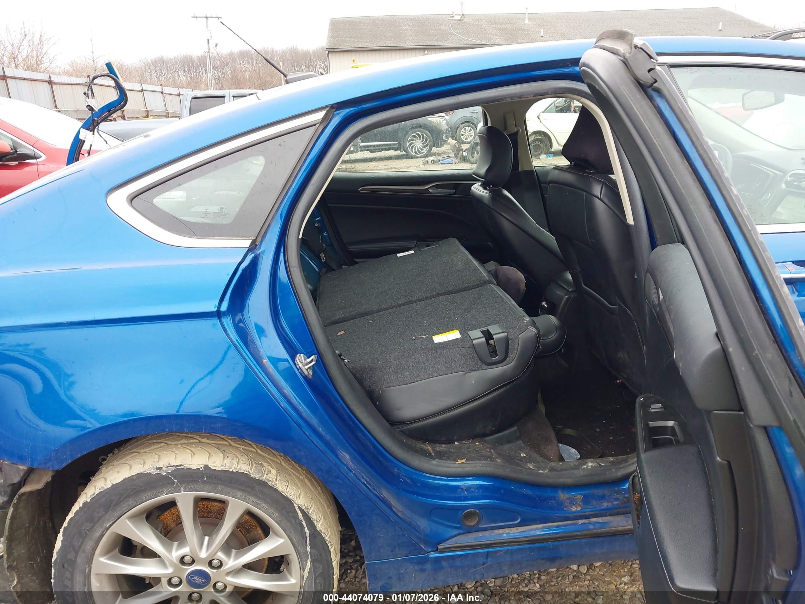 FORD FUSION image 8