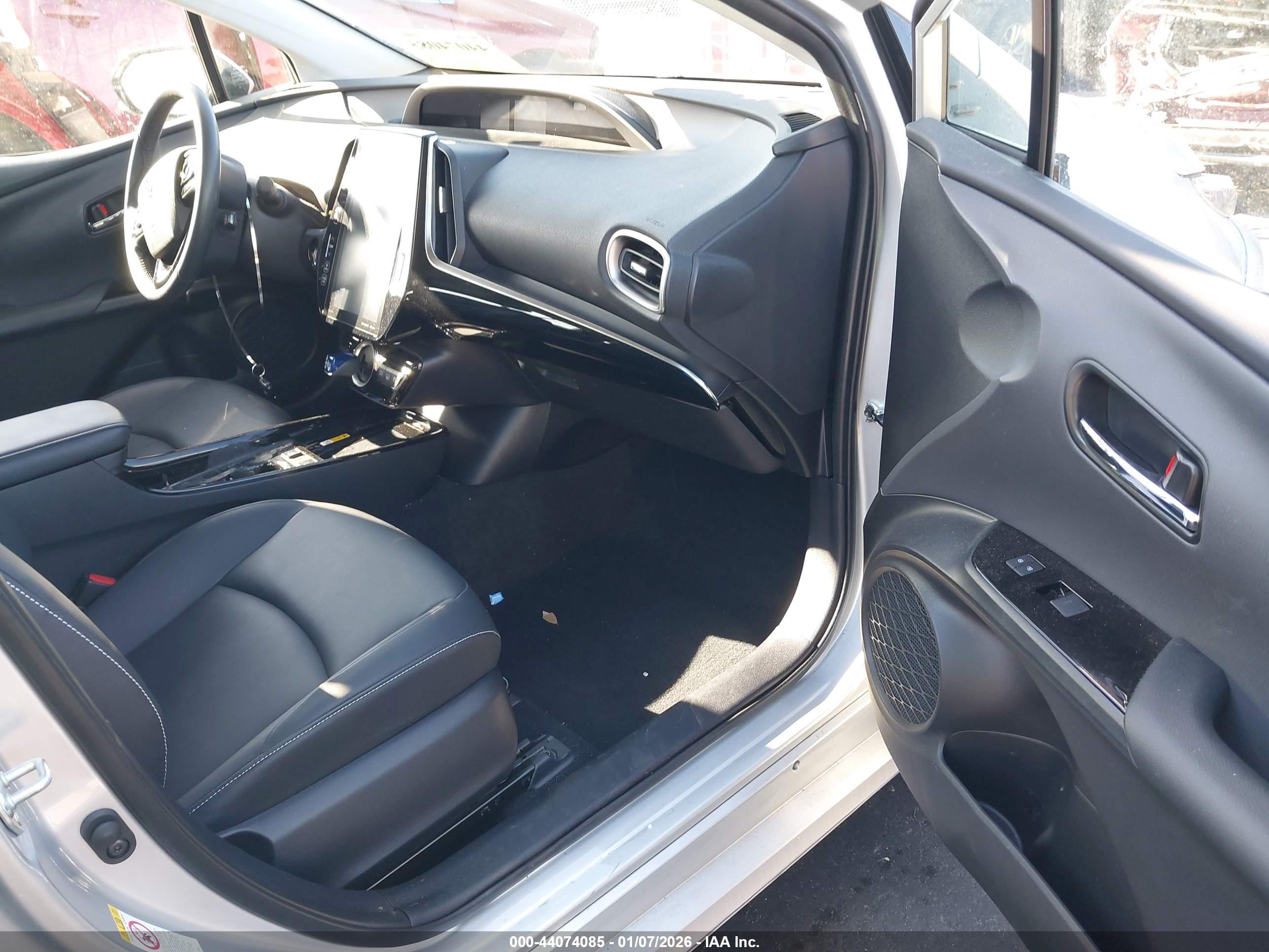 TOYOTA PRIUS image 5