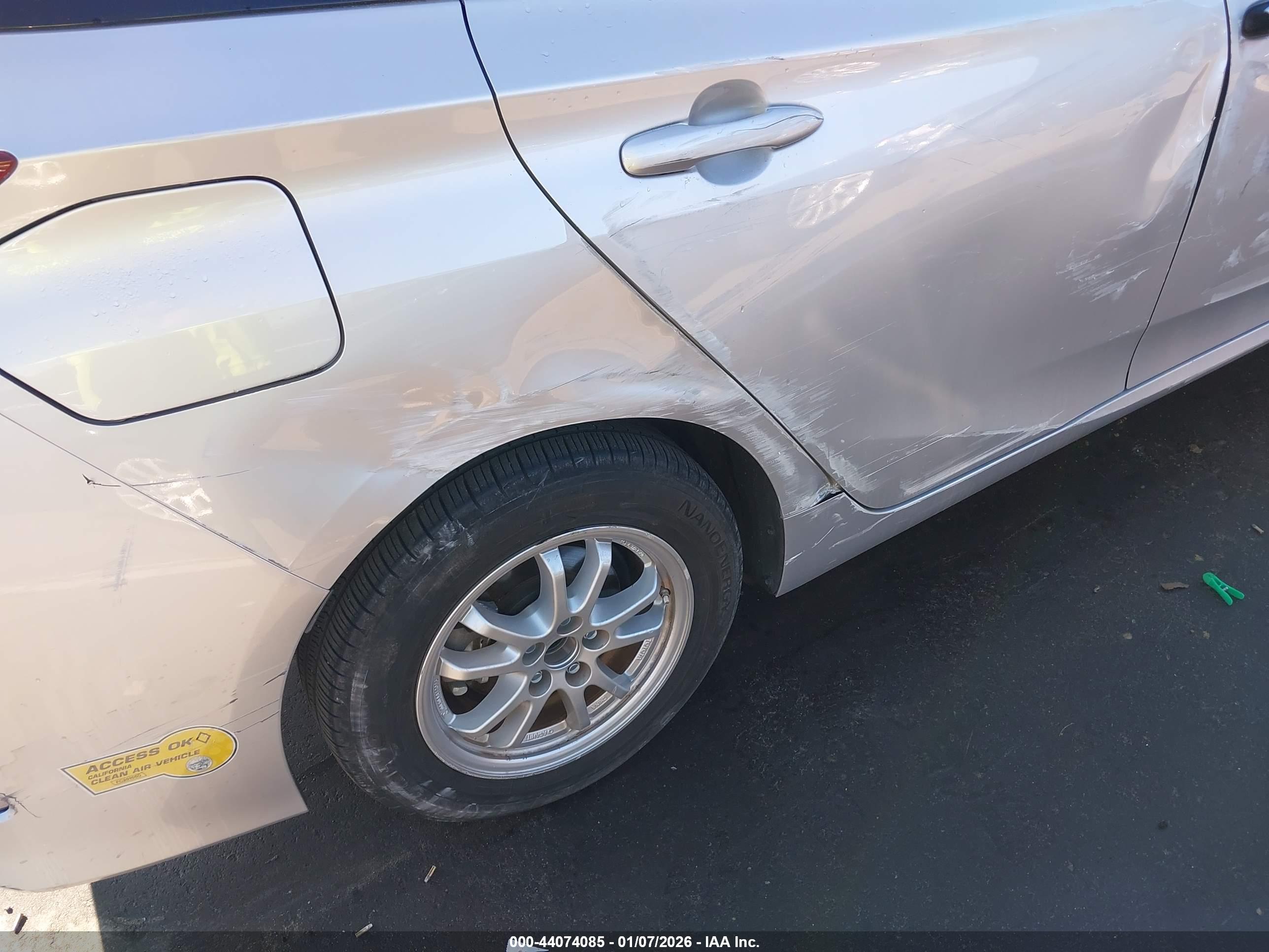 TOYOTA PRIUS image 6