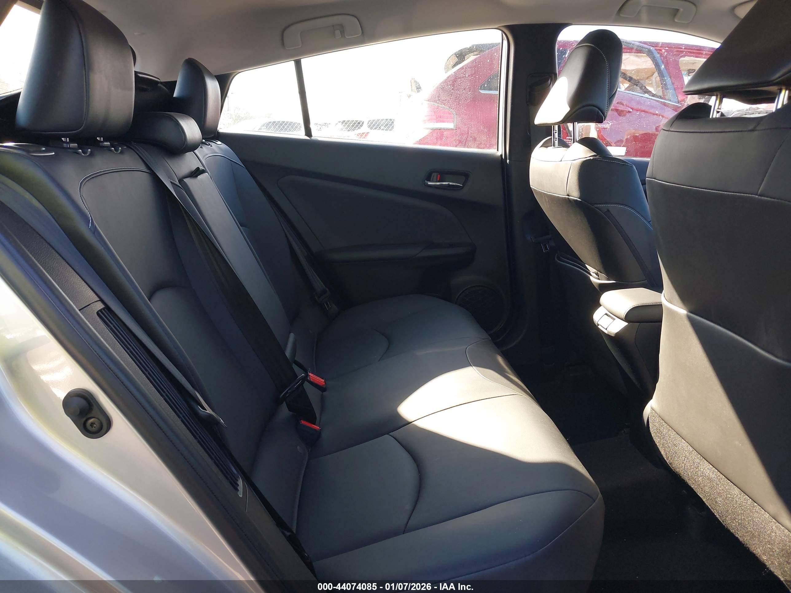 TOYOTA PRIUS image 8