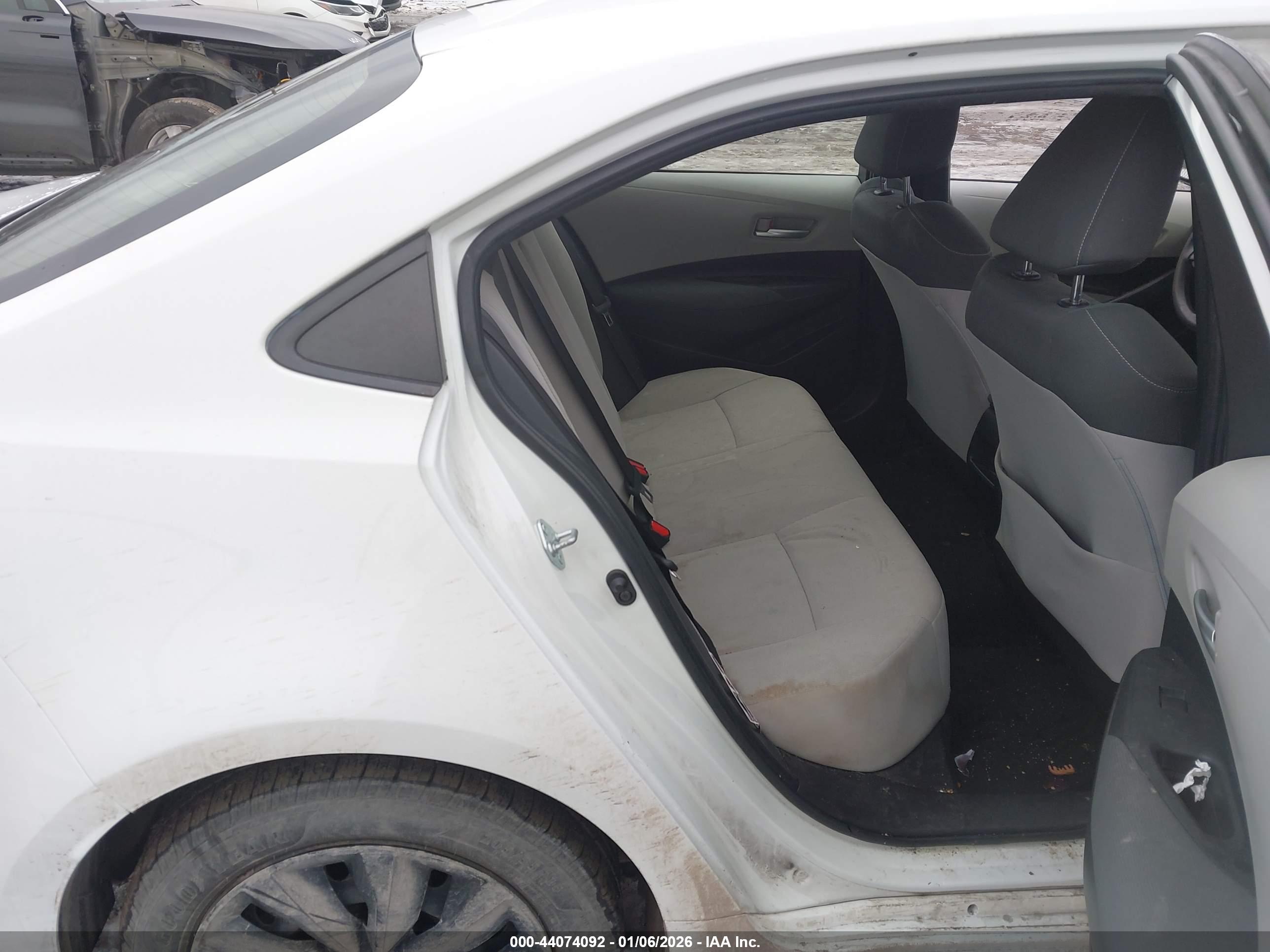 TOYOTA COROLLA image 8